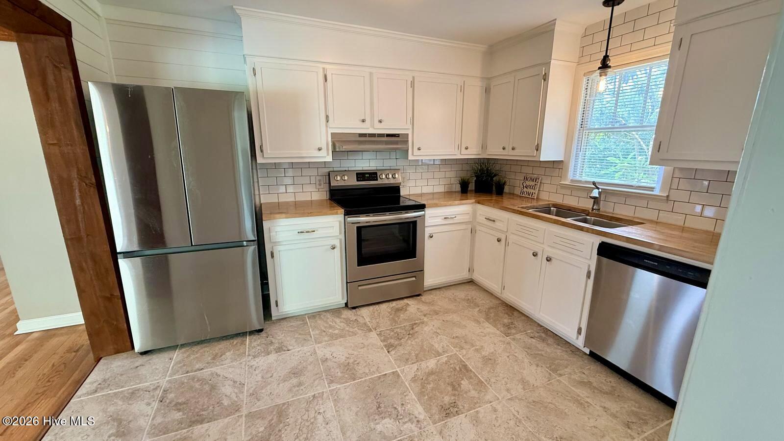 1761 Wycliffe Street Property Photo 11