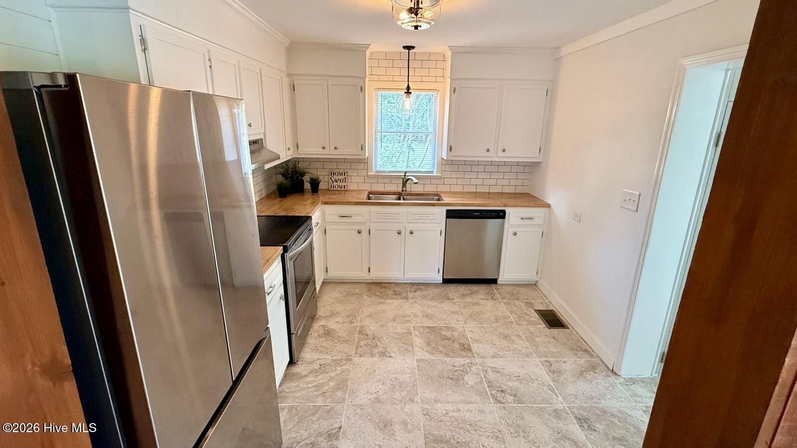 1761 Wycliffe Street Property Photo 12
