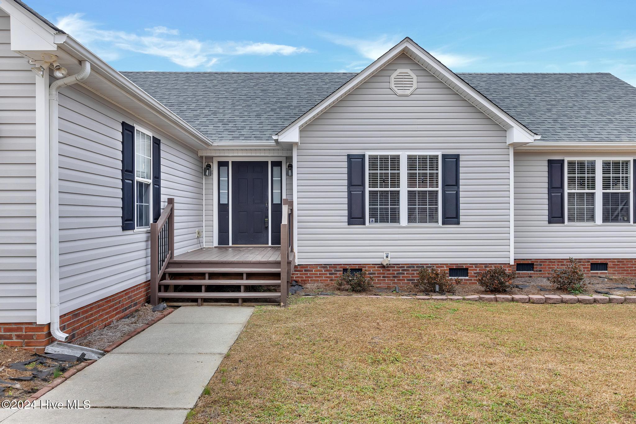 213 E Ridge Court Property Photo 2