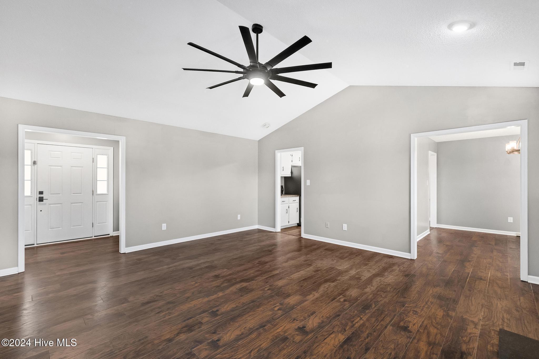 213 E Ridge Court Property Photo 7
