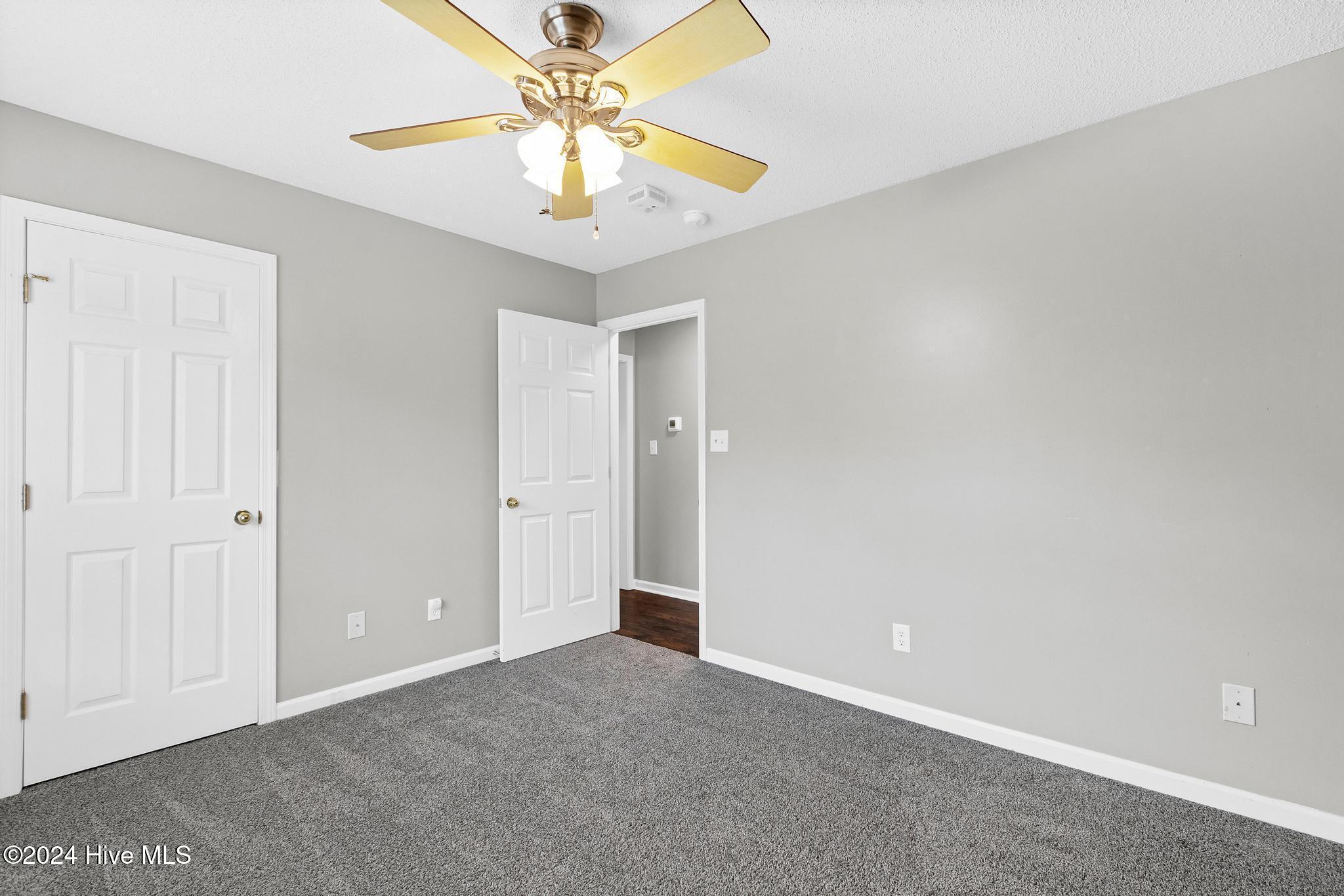 213 E Ridge Court Property Photo 16