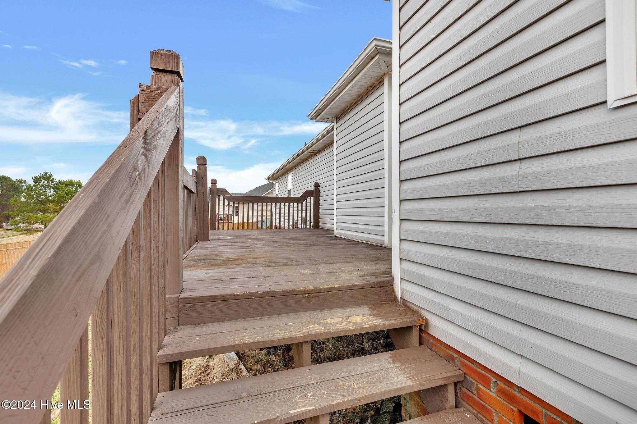 213 E Ridge Court Property Photo 22