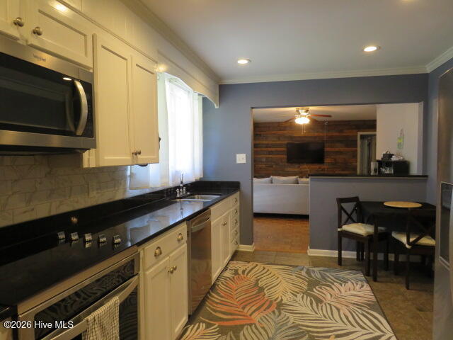 511 Aumond Road Property Photo 4