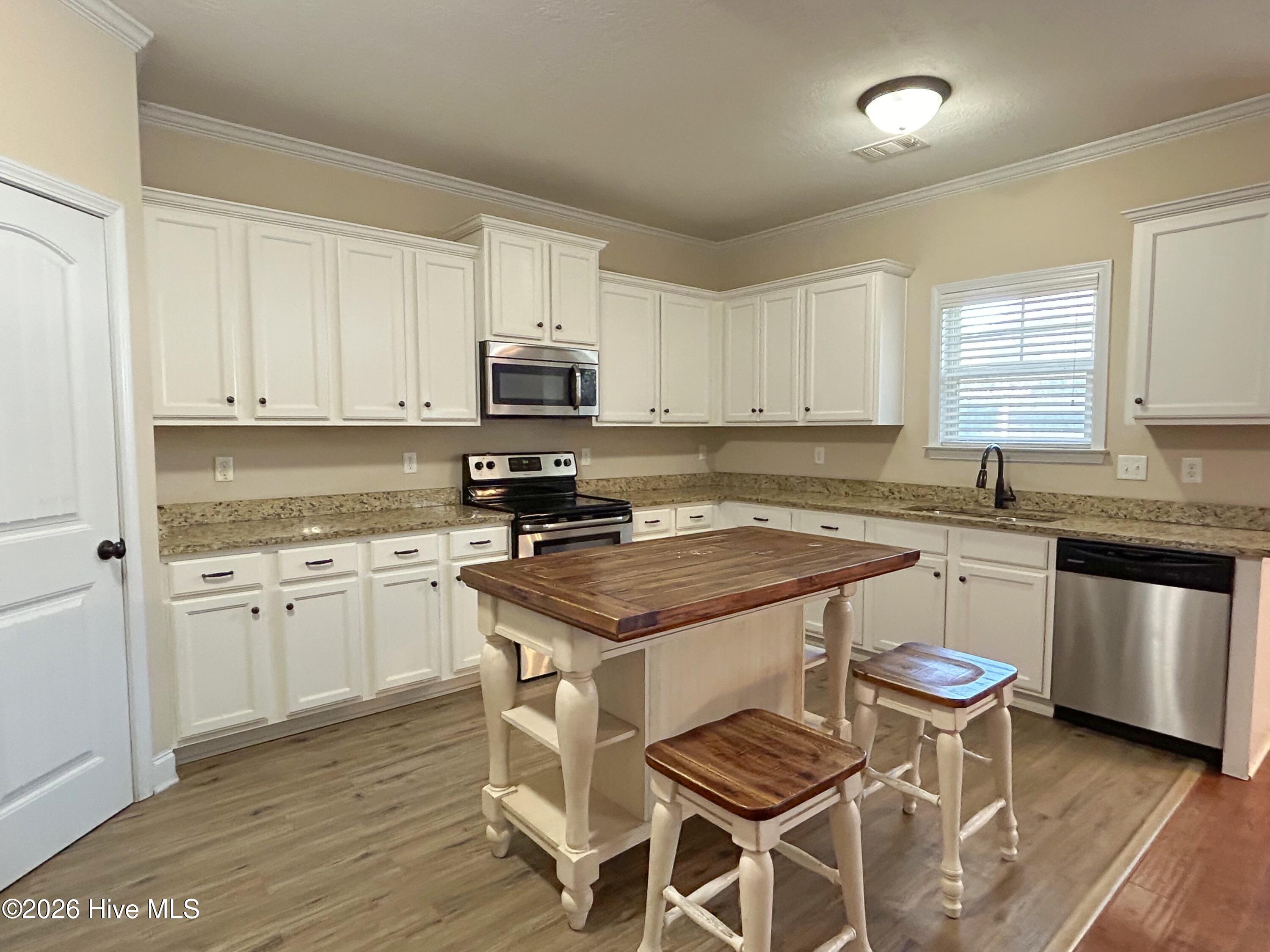 613 Zizi Court Property Photo 8