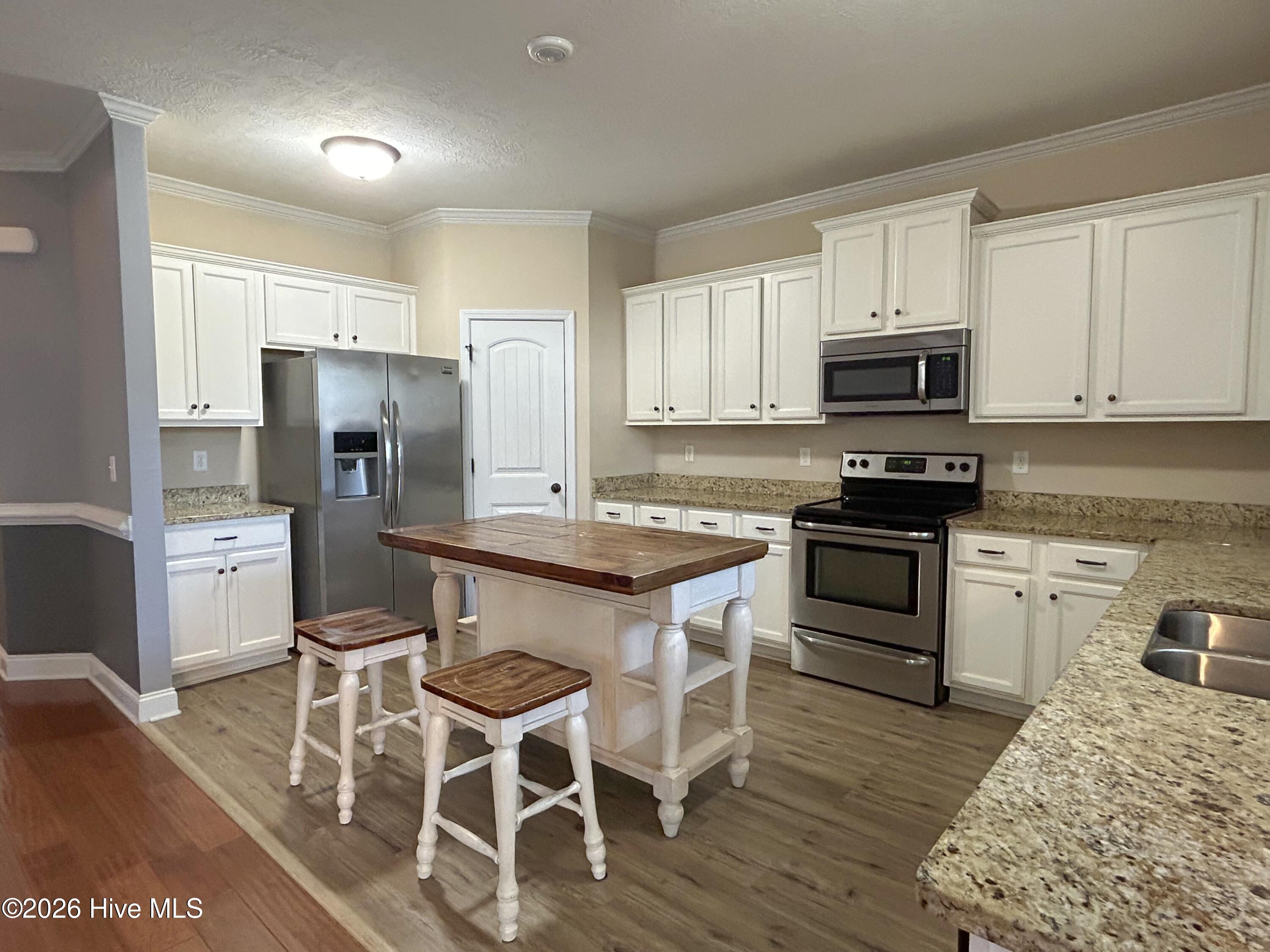 613 Zizi Court Property Photo 9