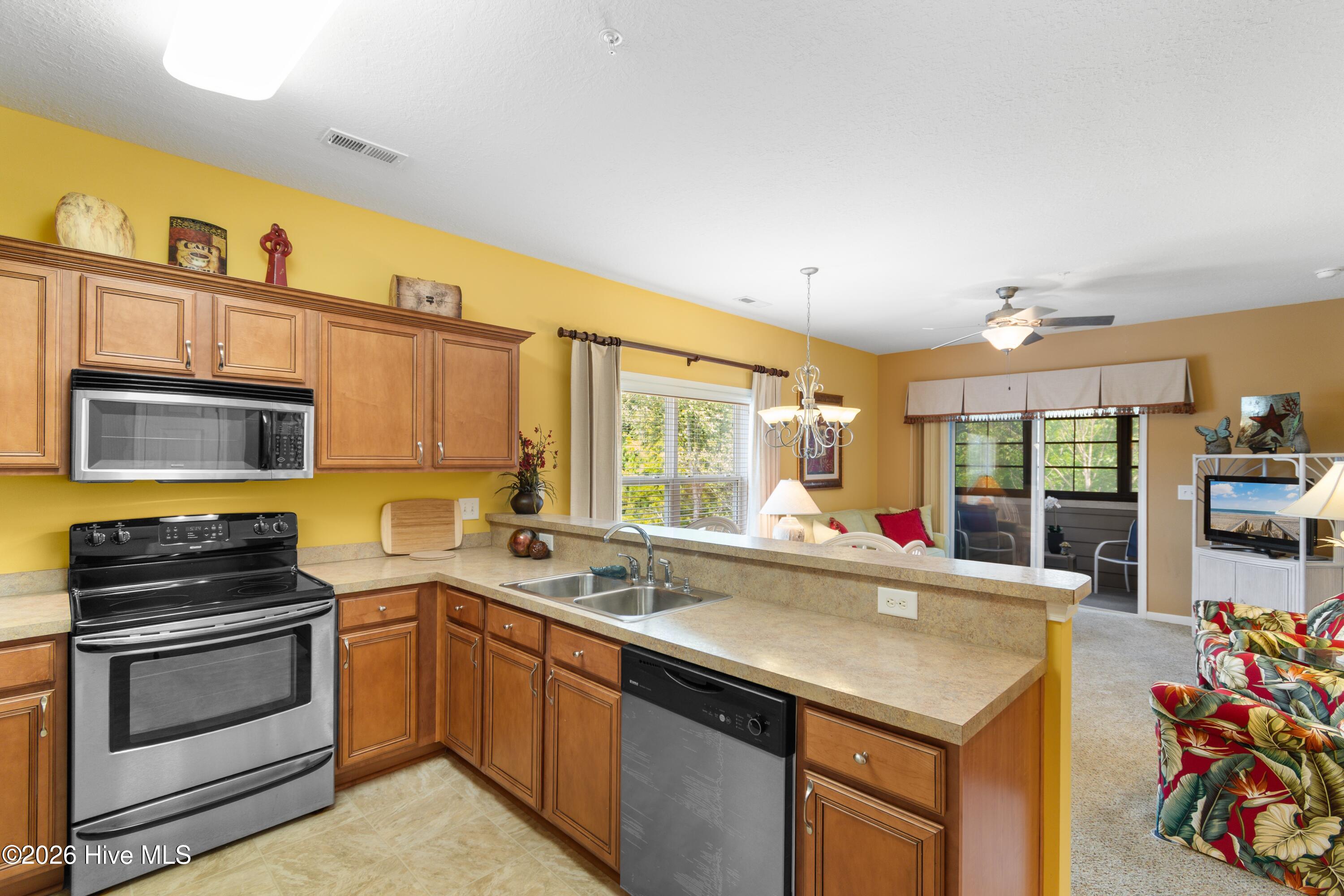 4102 Pinehurst Circle Apt 1i Property Photo 7