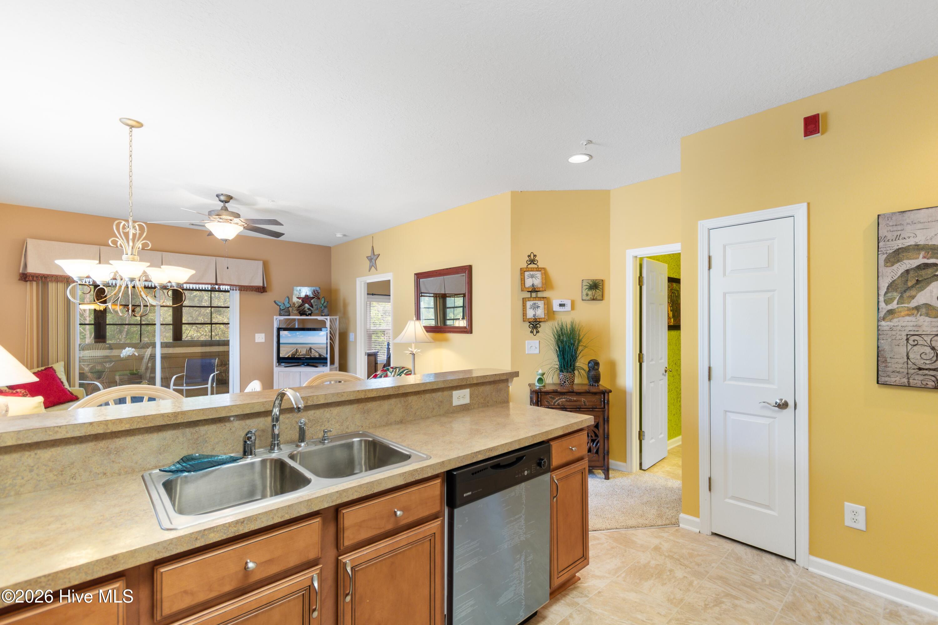 4102 Pinehurst Circle Apt 1i Property Photo 8