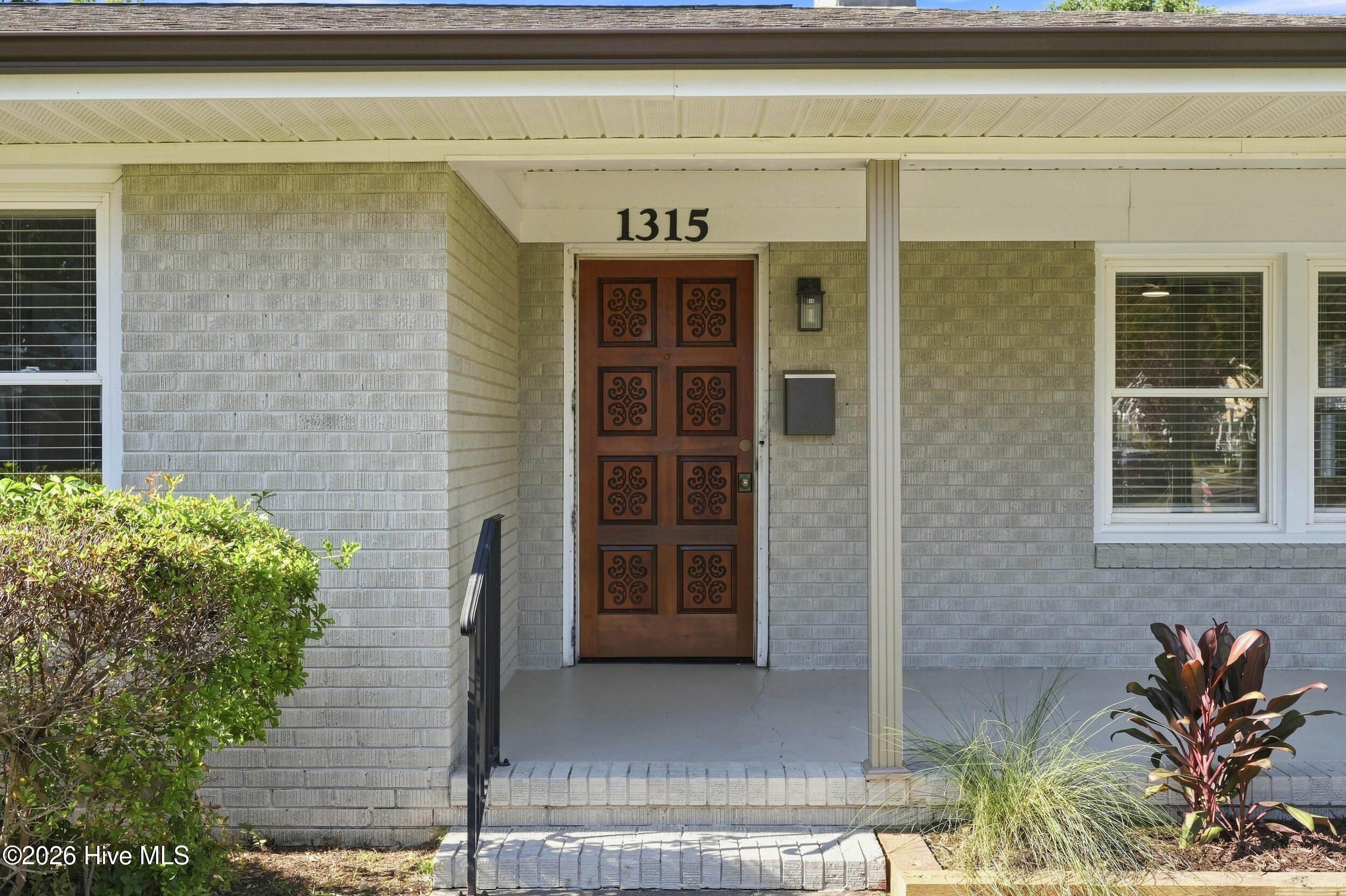 1315 Queen Street Property Photo 4