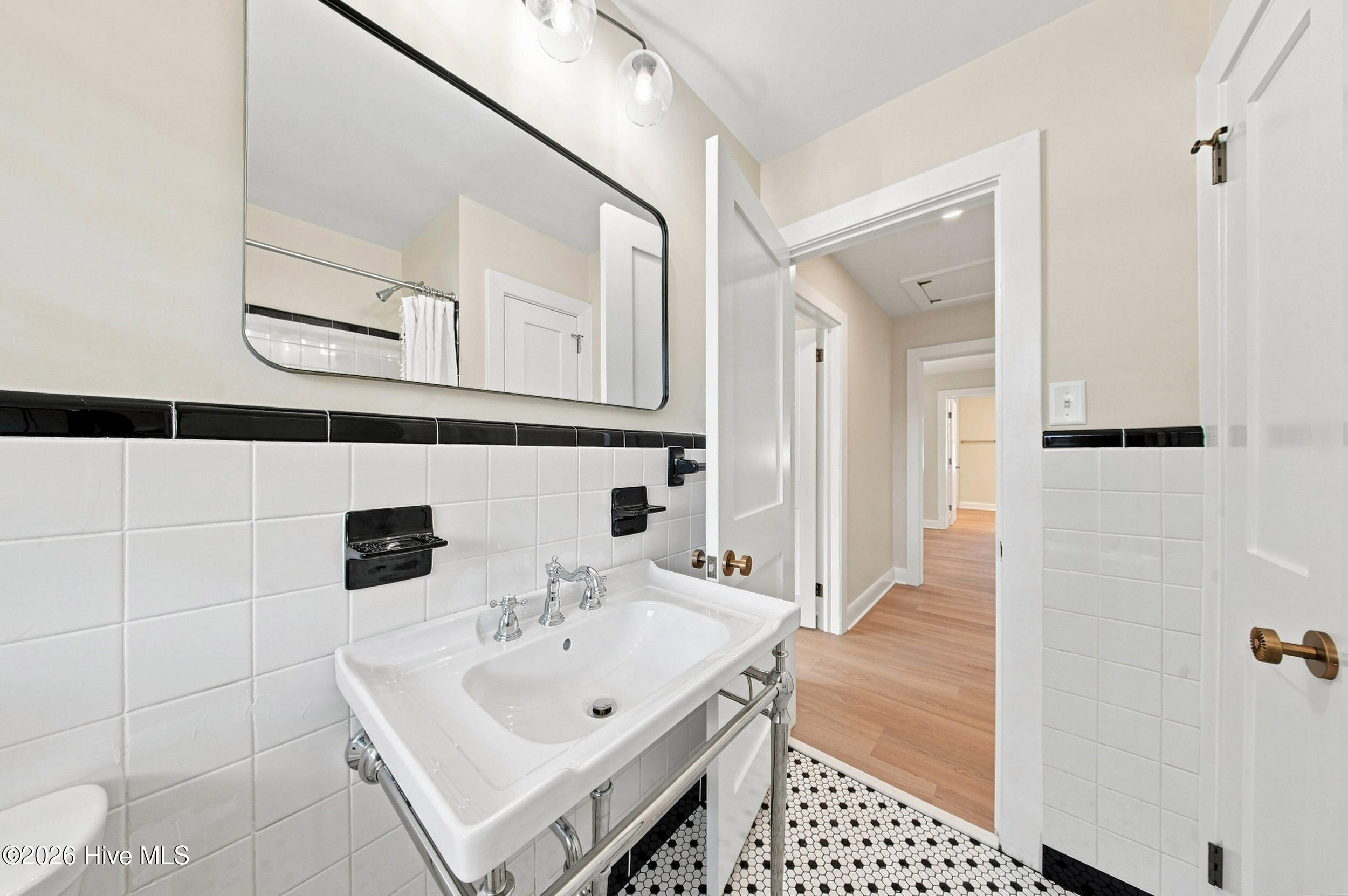 1315 Queen Street Property Photo 35