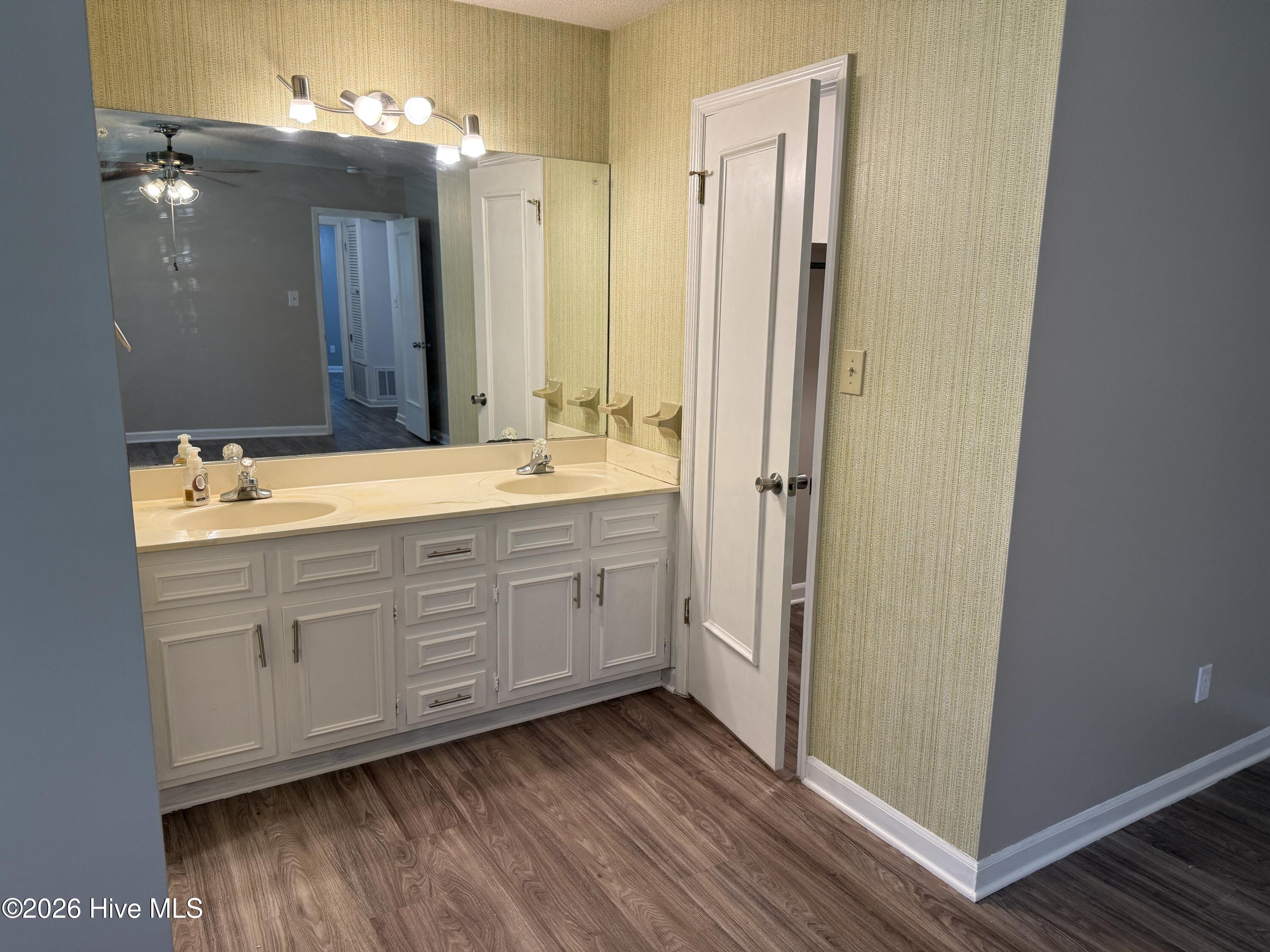 2044 Bridgewater Drive Property Photo 11