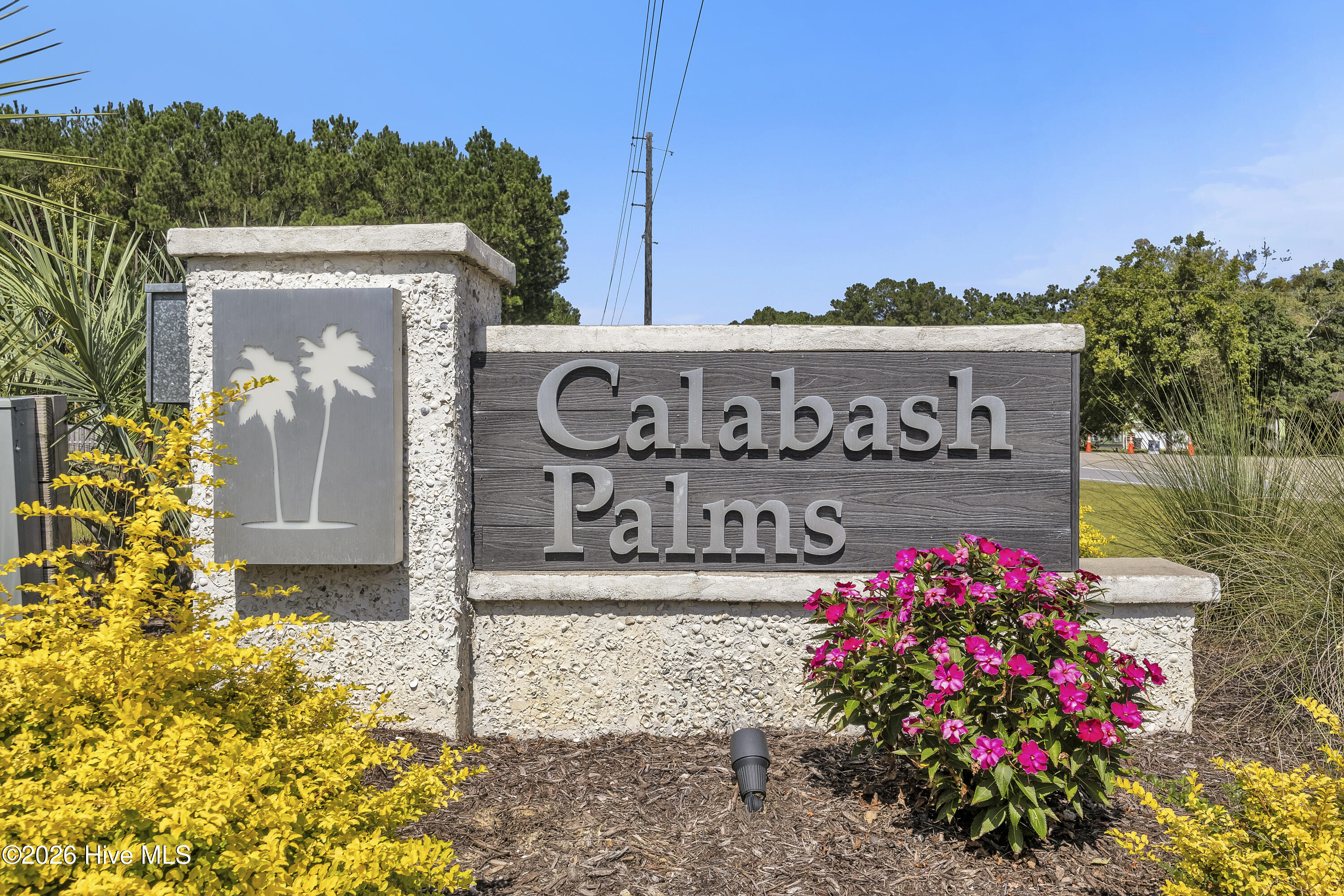 724 Palm Frond Way Nw Property Photo 2