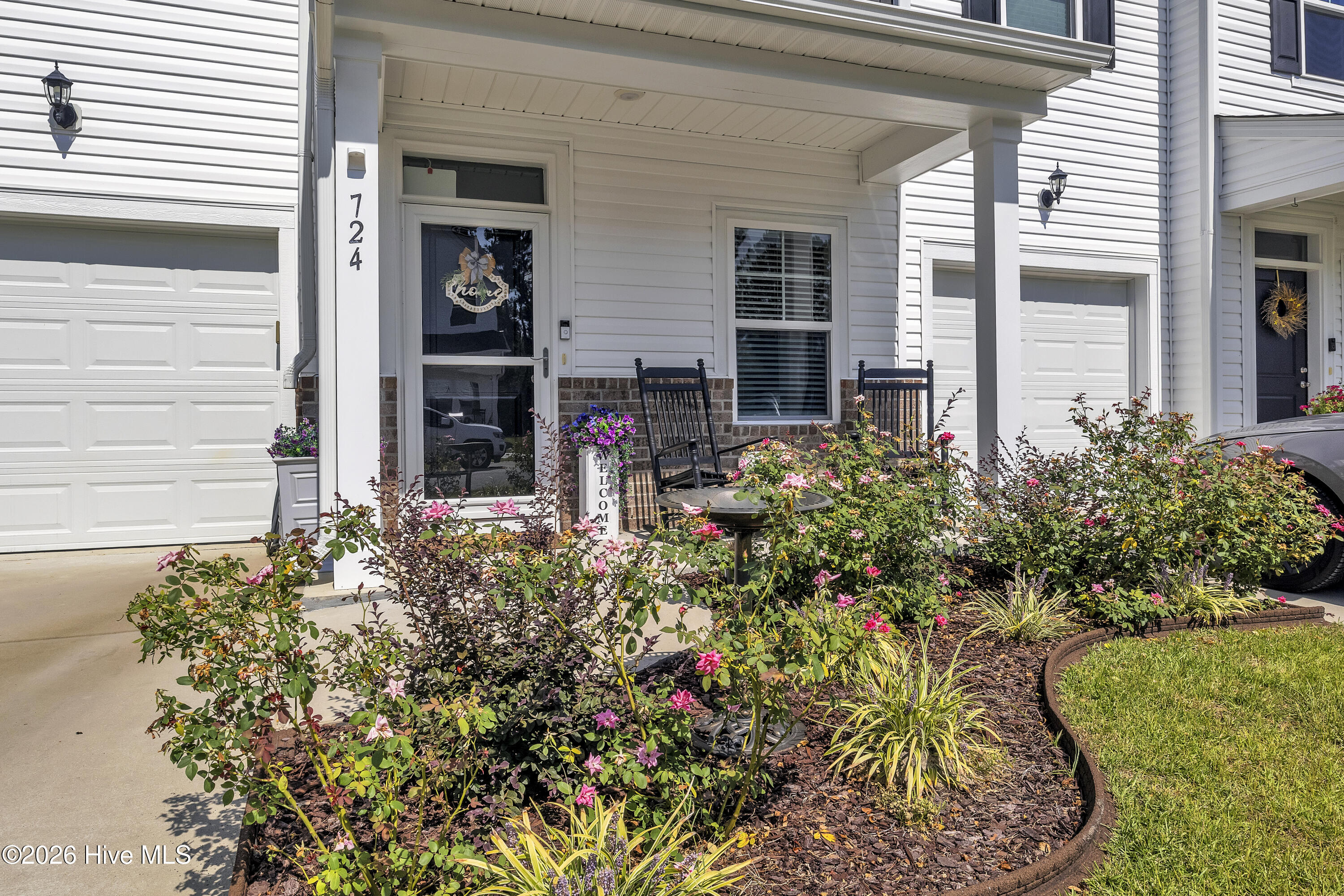 724 Palm Frond Way Nw Property Photo 4