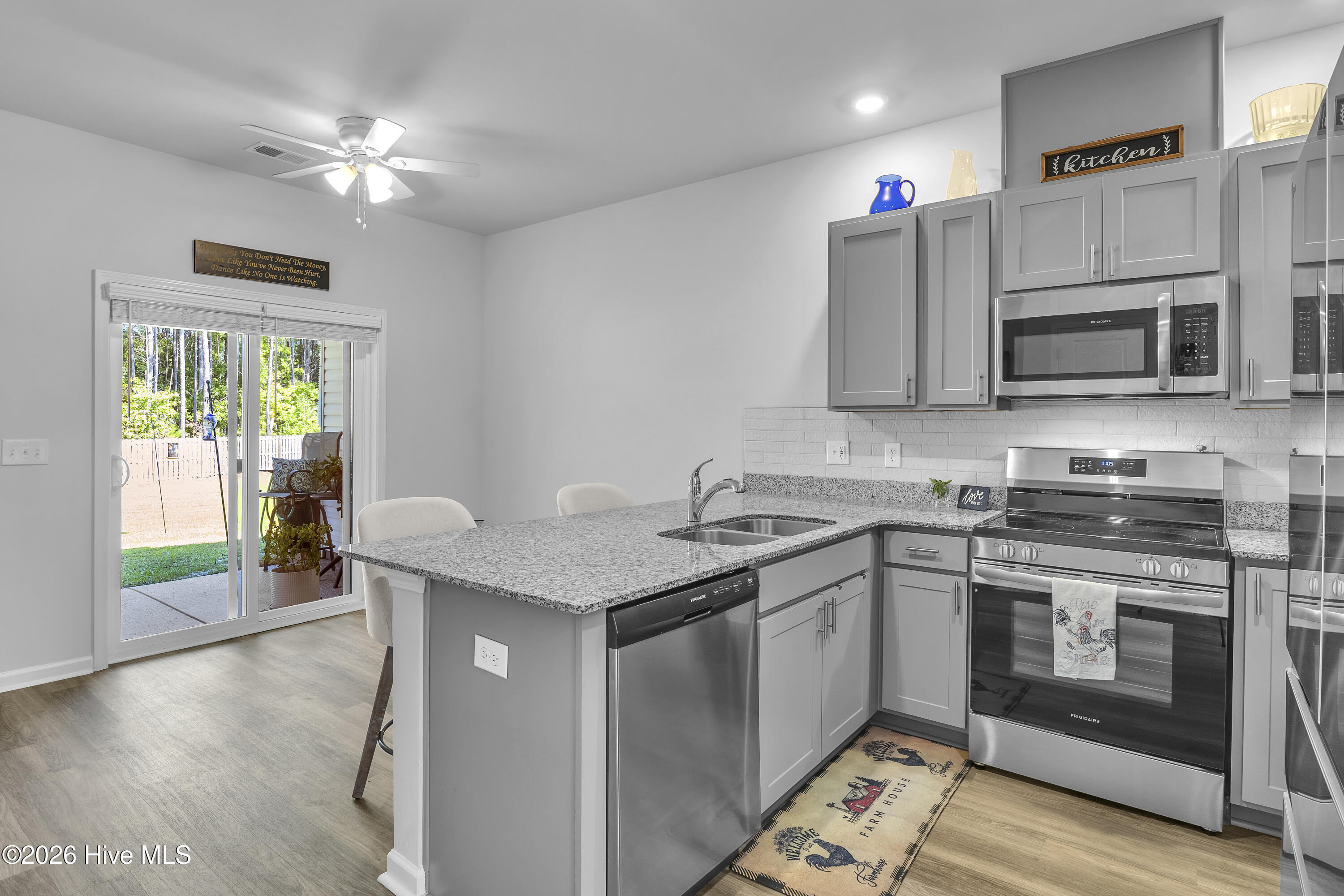 724 Palm Frond Way Nw Property Photo 10