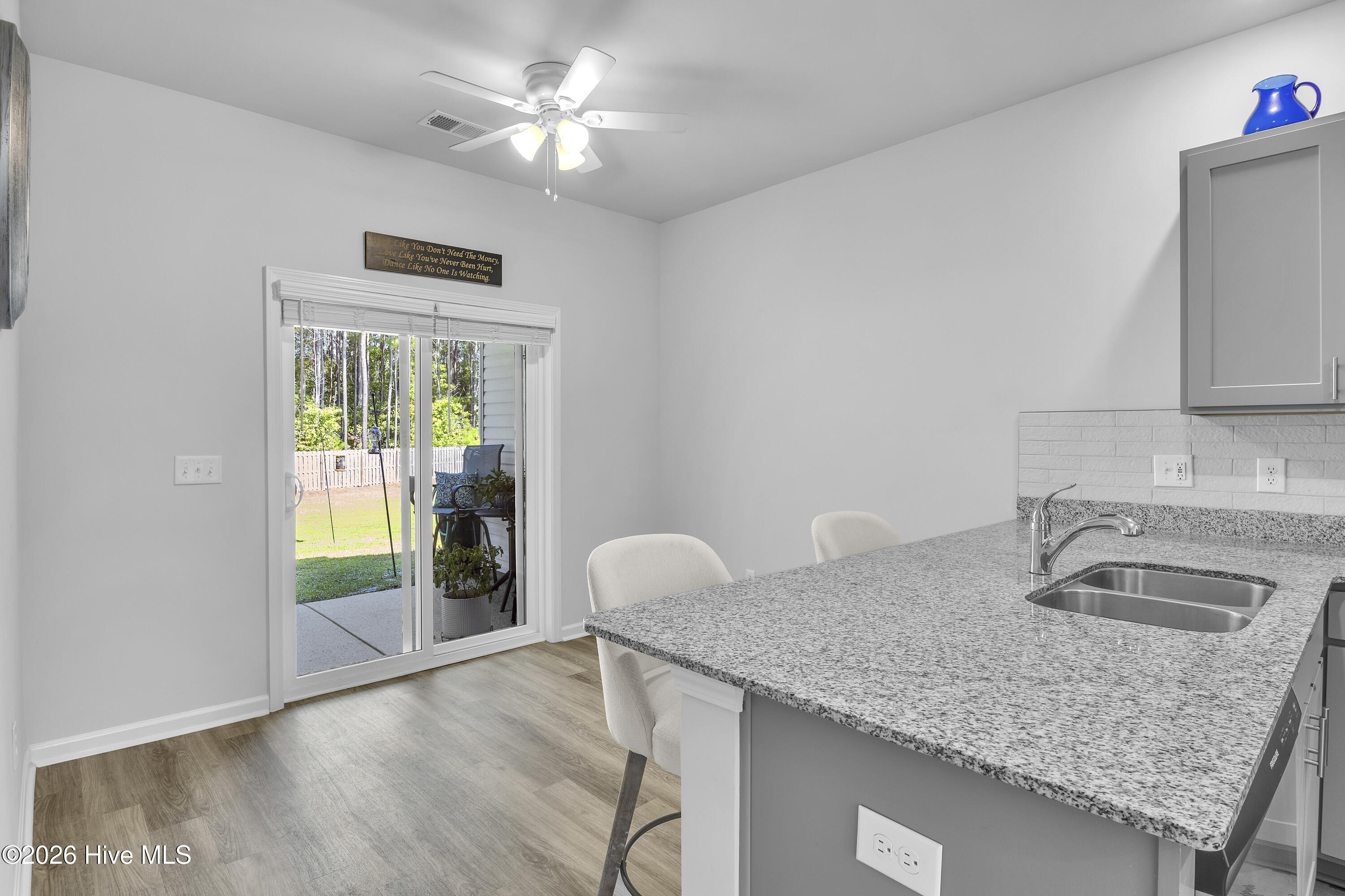 724 Palm Frond Way Nw Property Photo 11