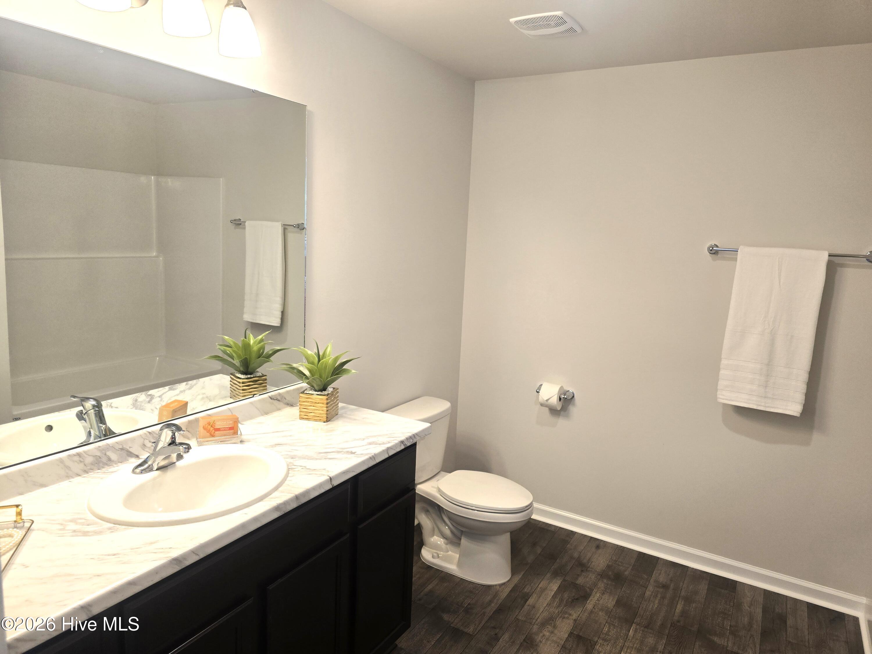 1132 Hill Street Property Photo 9
