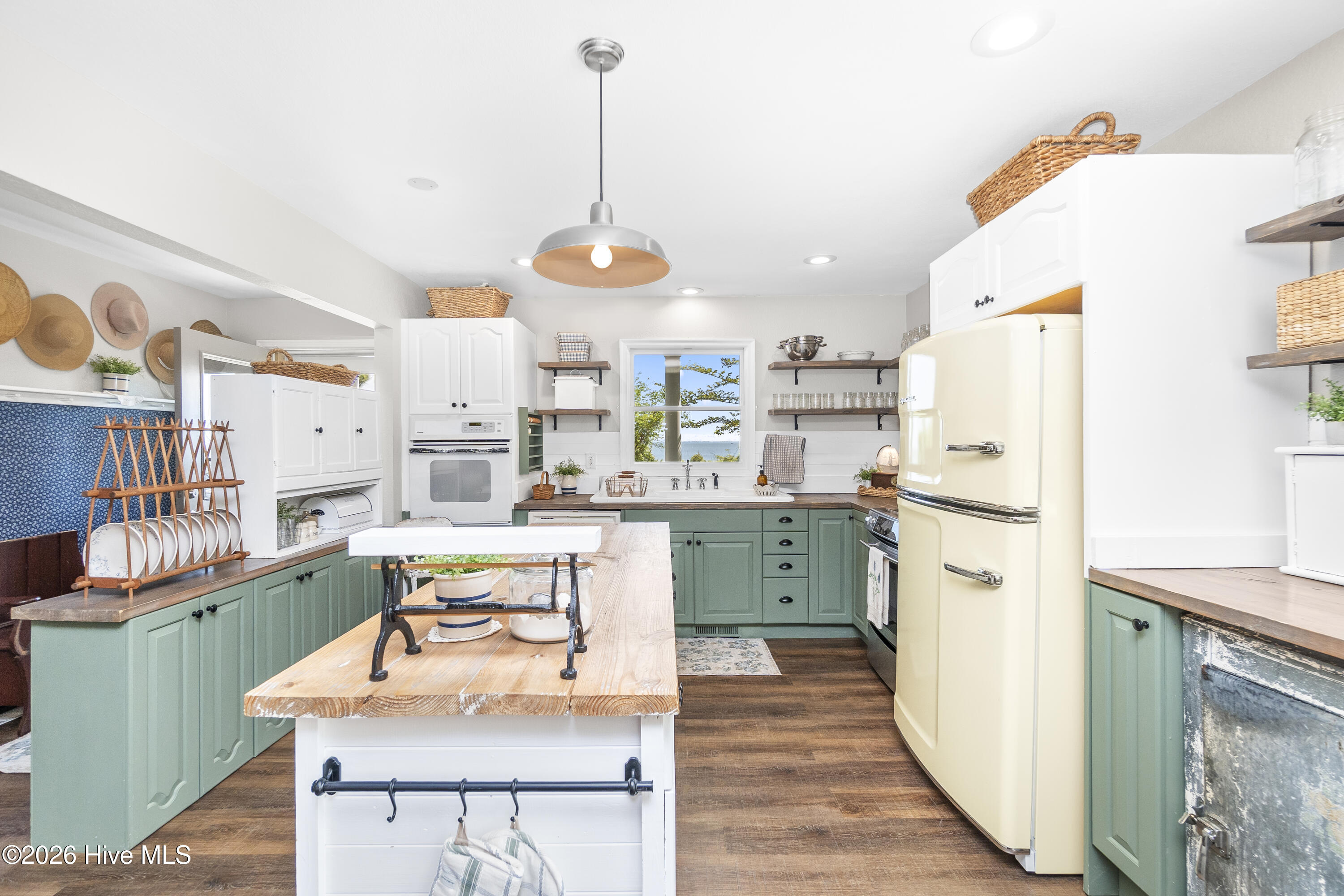 126 Narrow Shore Road Property Photo 4
