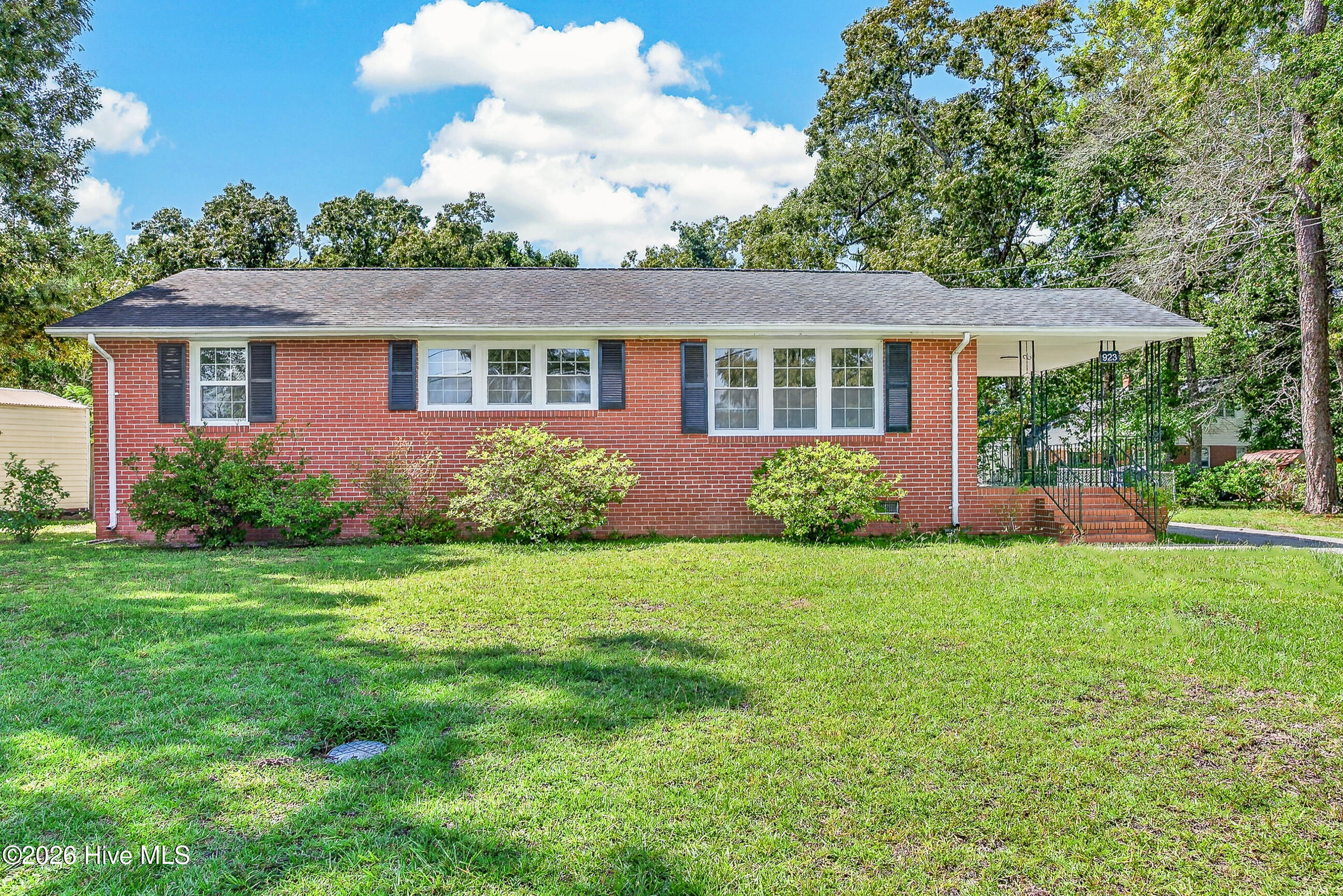 923 Sioux Drive Property Photo 1