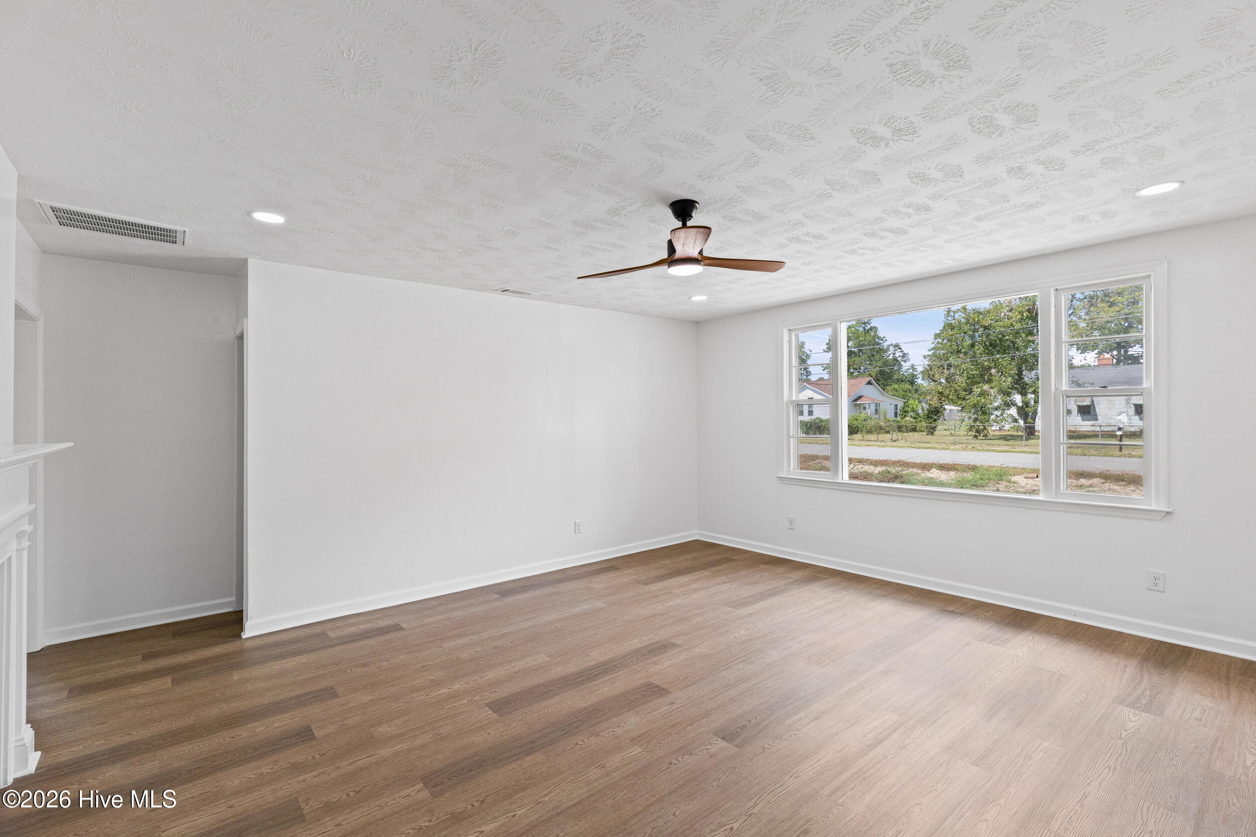 2020 Kennedy Drive Property Photo 6