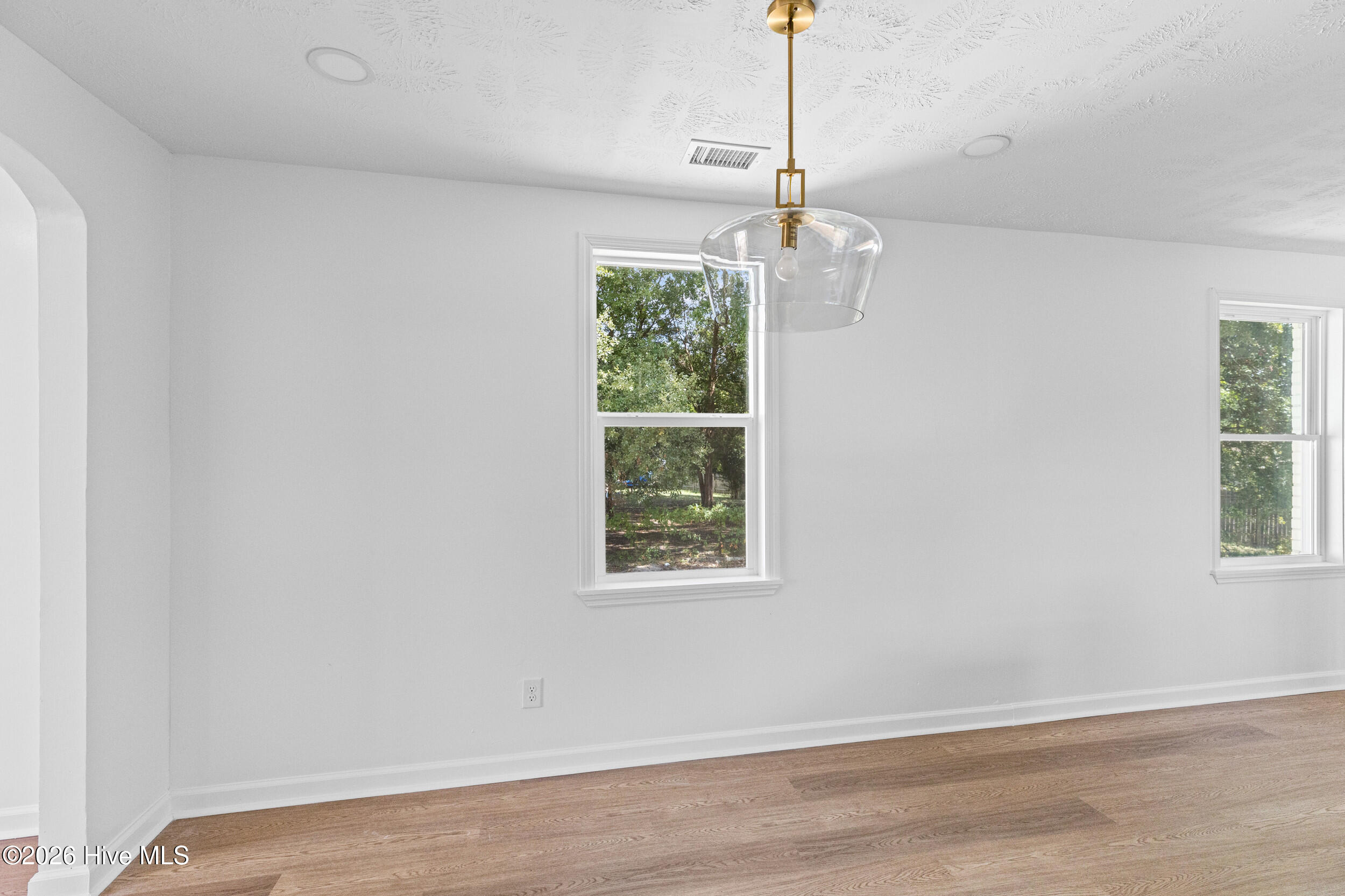 2020 Kennedy Drive Property Photo 8