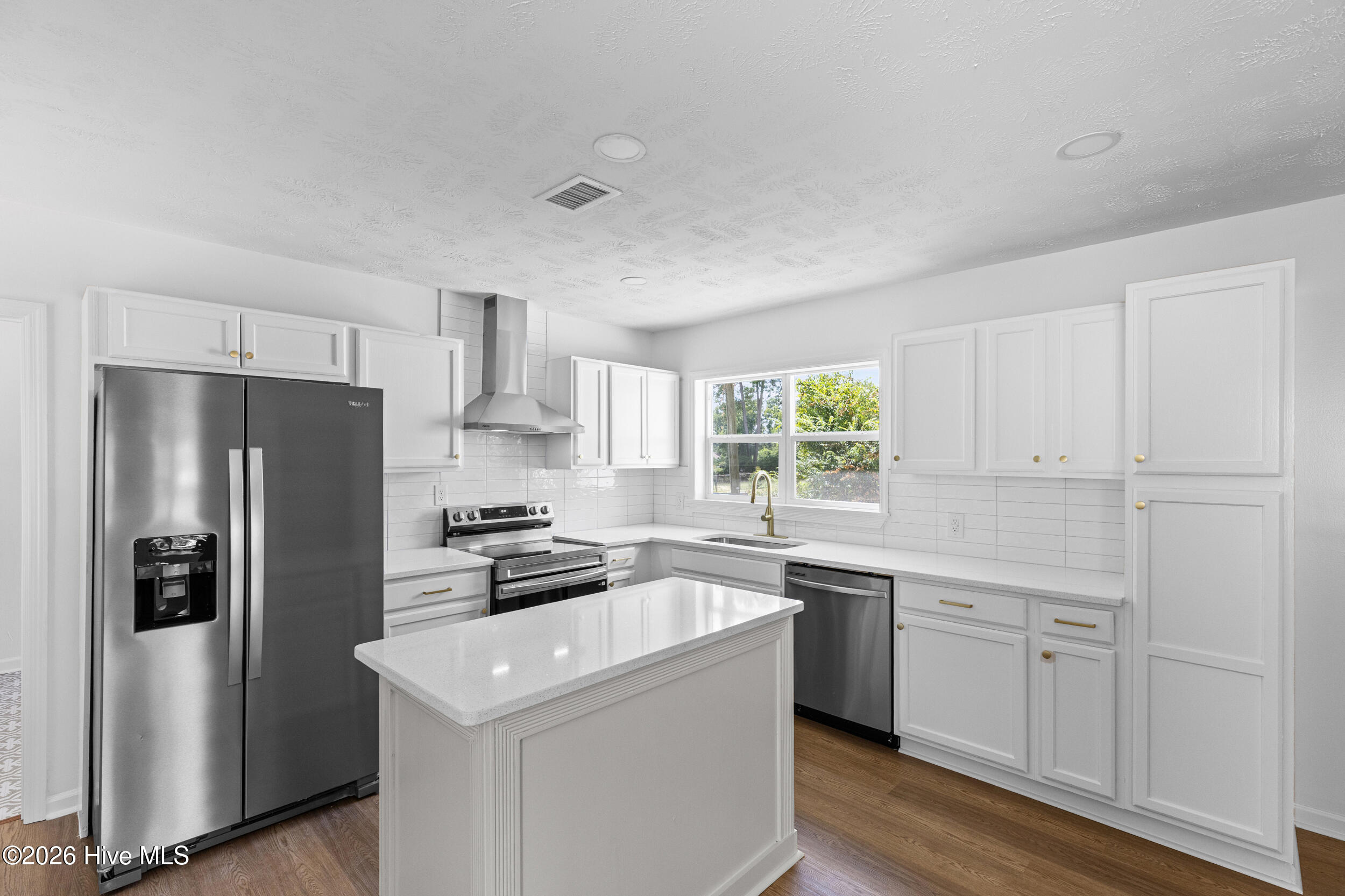 2020 Kennedy Drive Property Photo 10