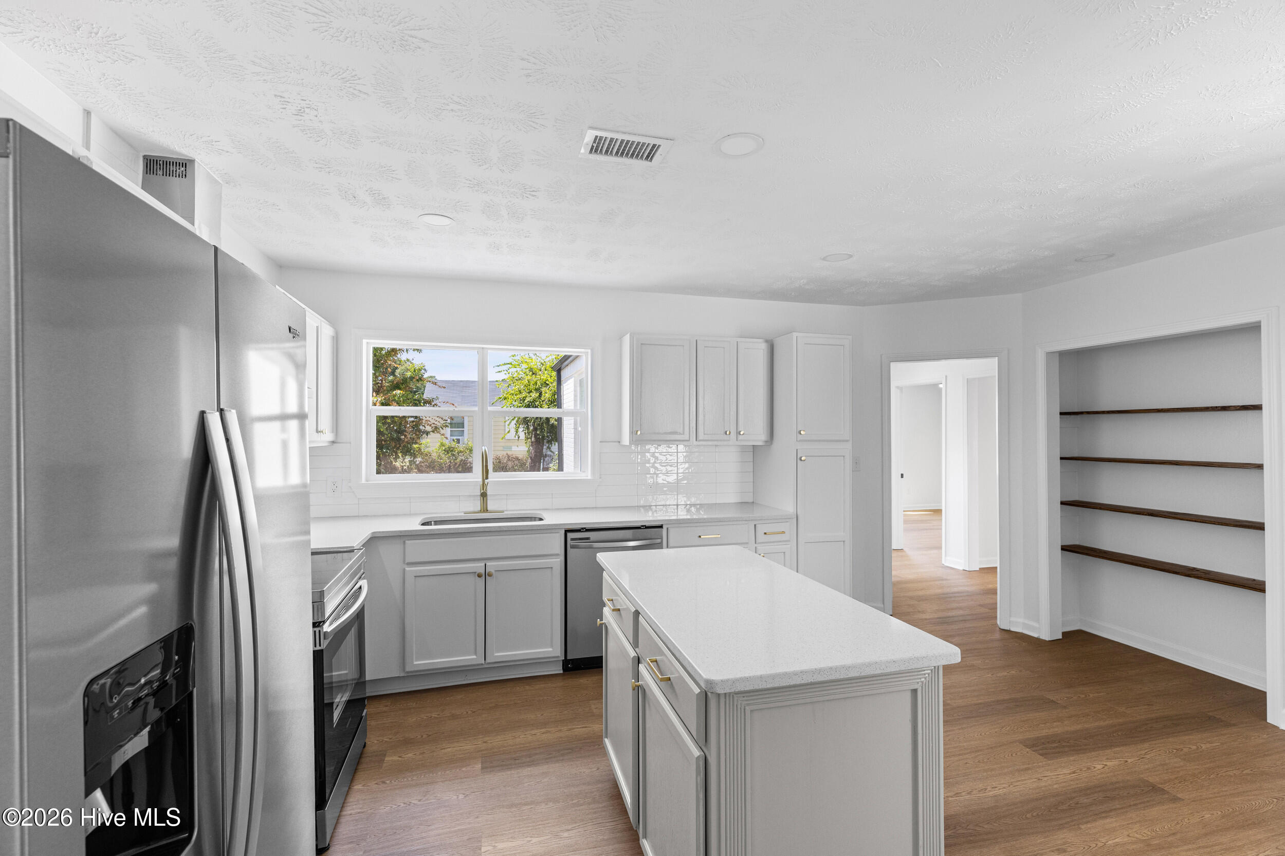 2020 Kennedy Drive Property Photo 12