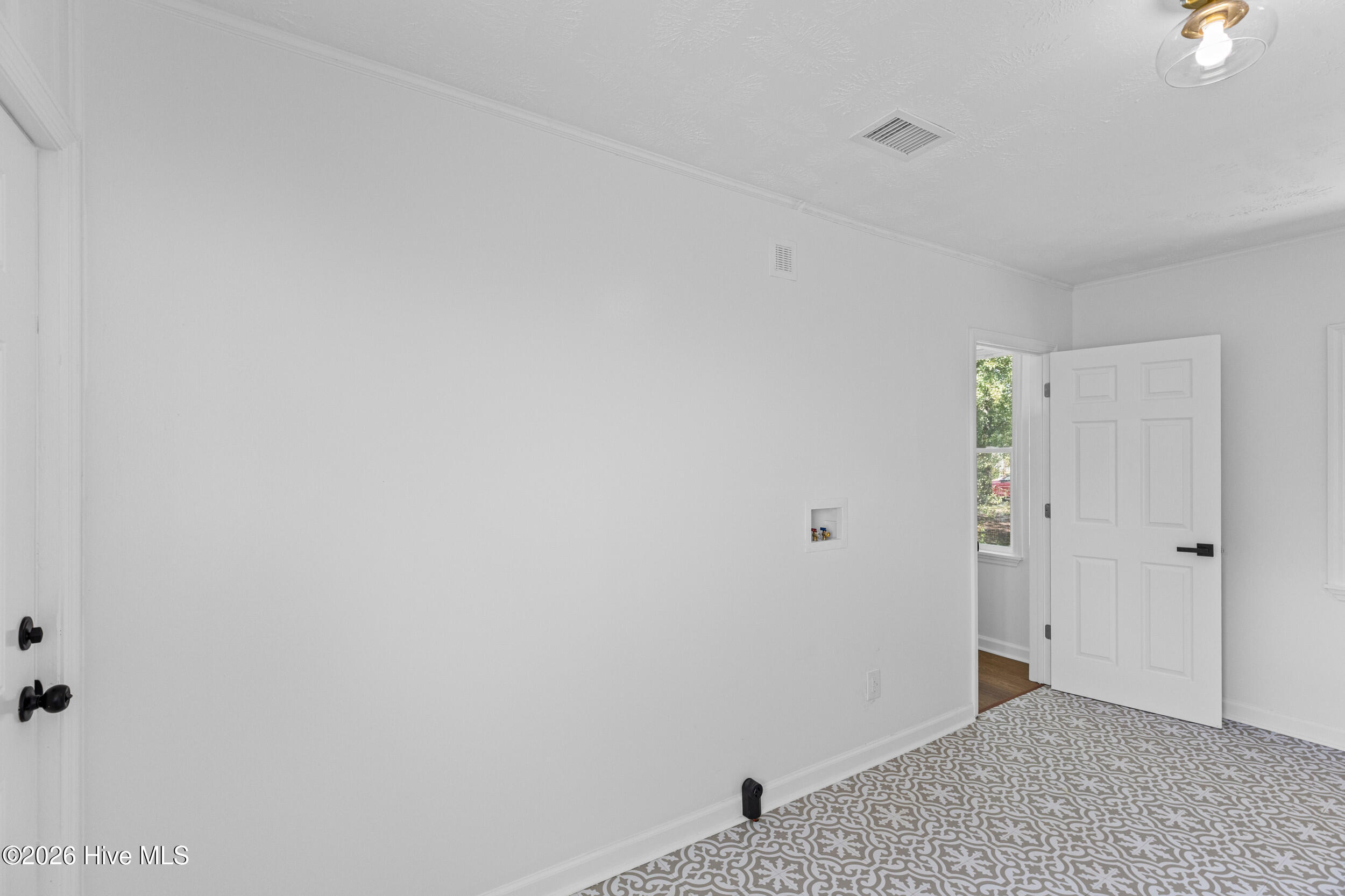 2020 Kennedy Drive Property Photo 15