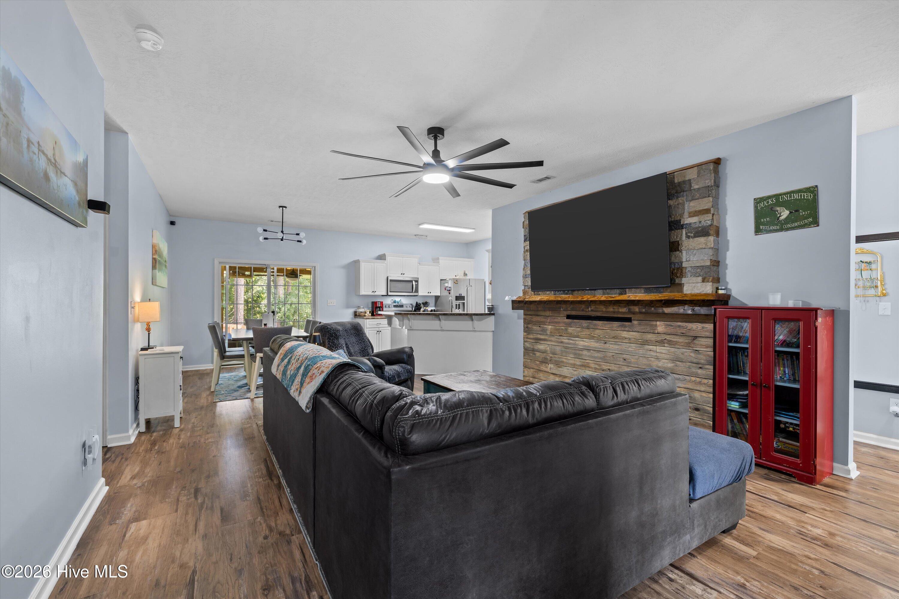 5004 Sunderlund Court Property Photo 11