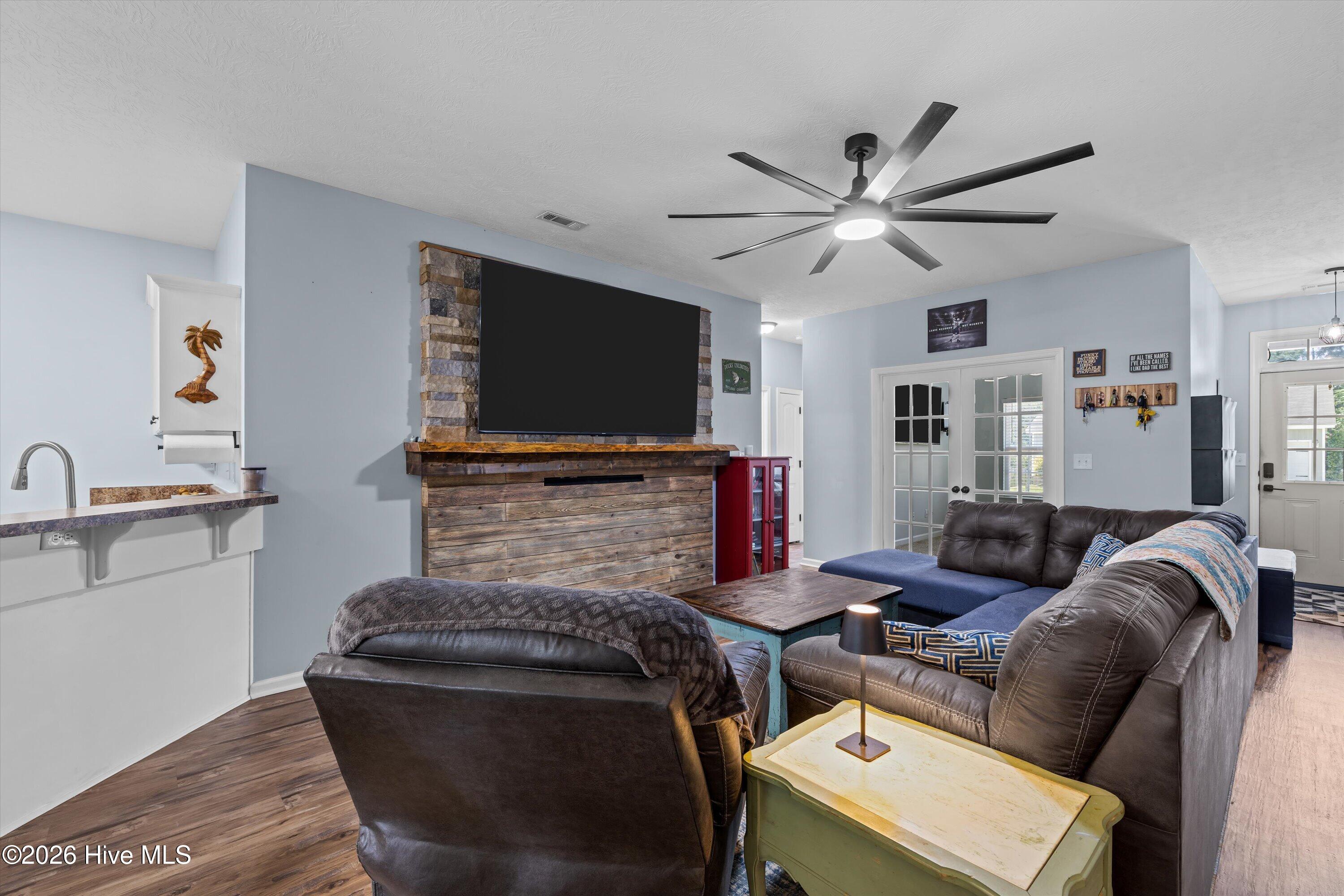 5004 Sunderlund Court Property Photo 12