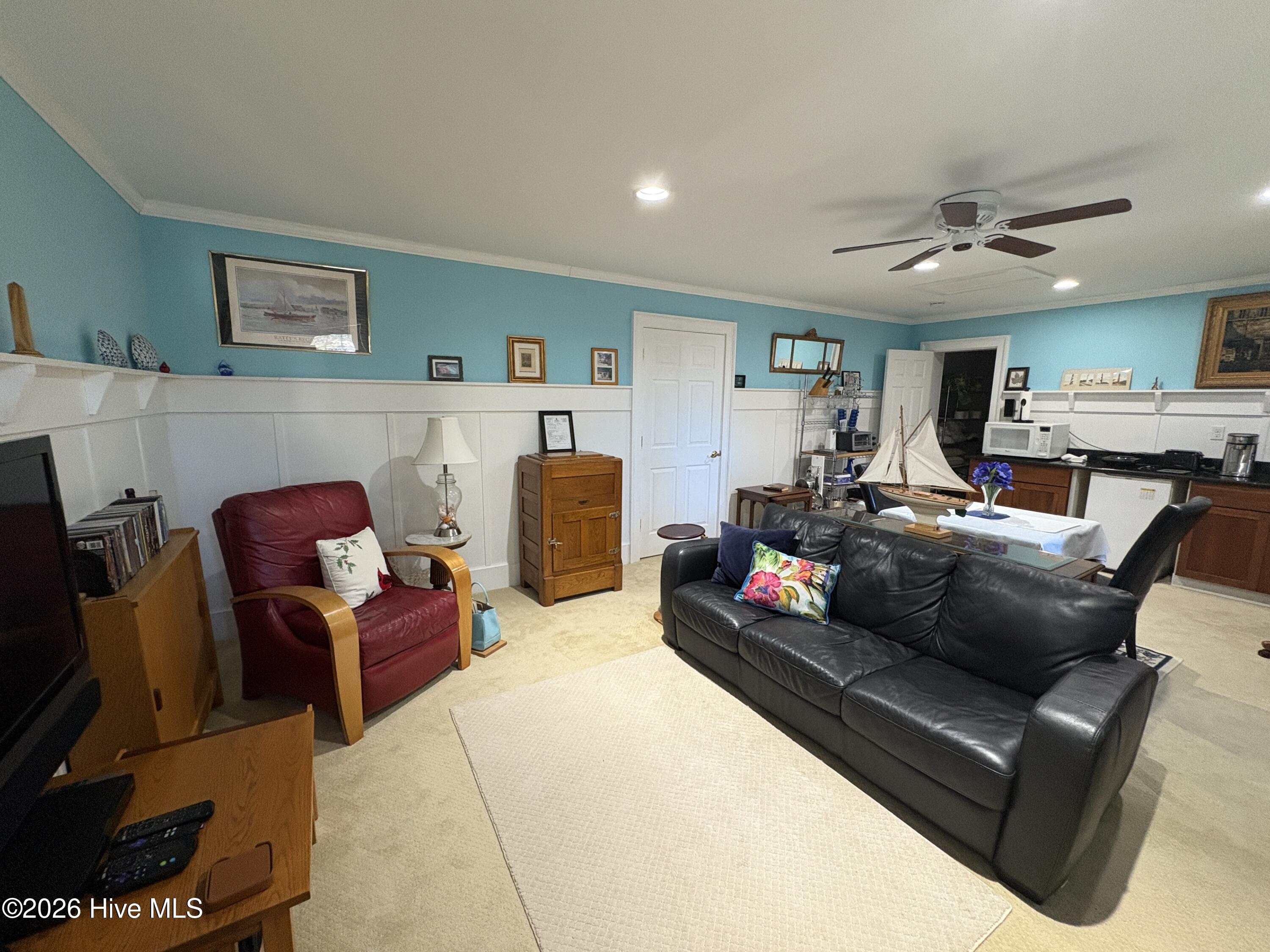 1004a Kings Way Property Photo 1