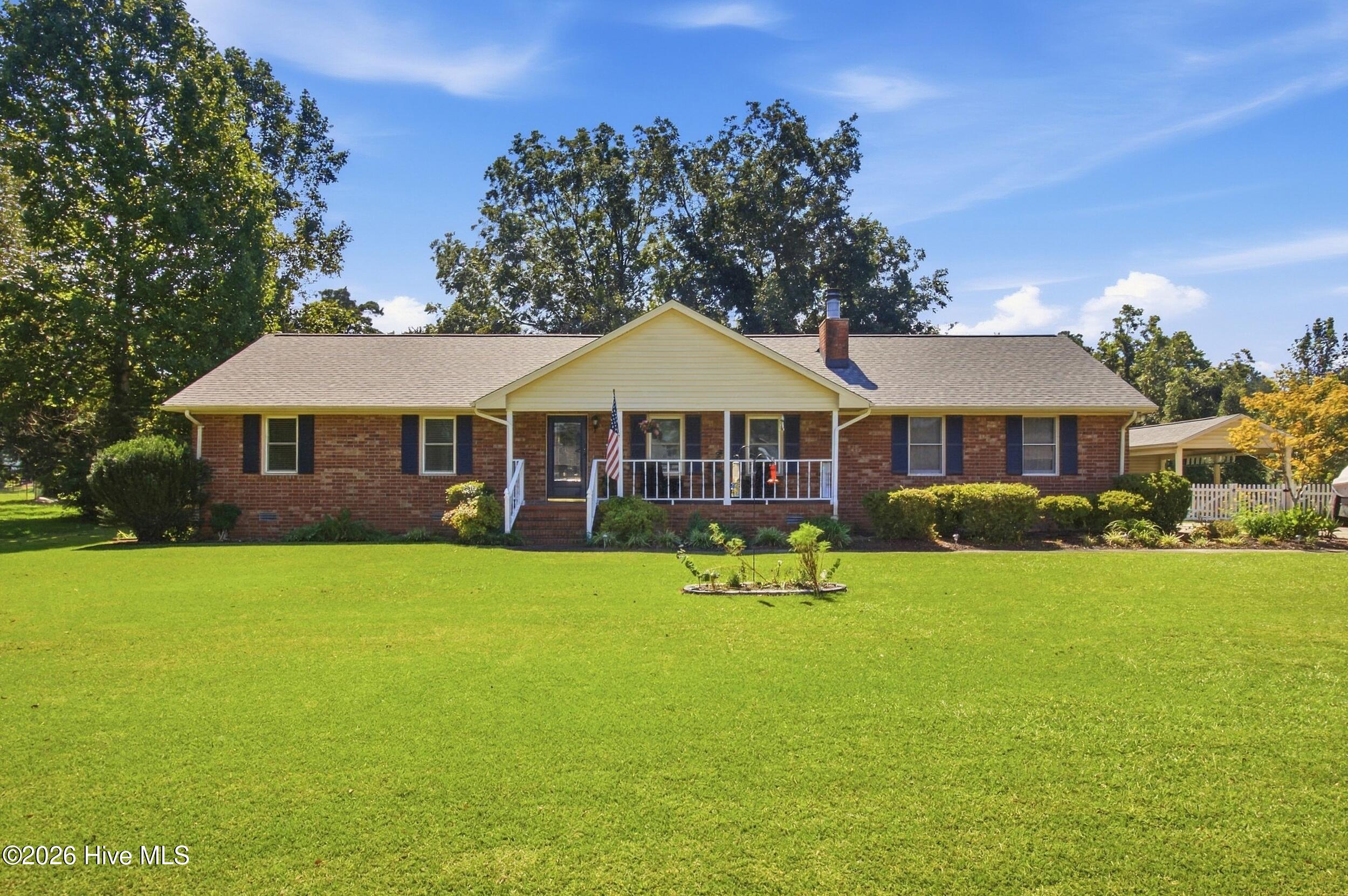 4909 Creekside Drive Property Photo 1