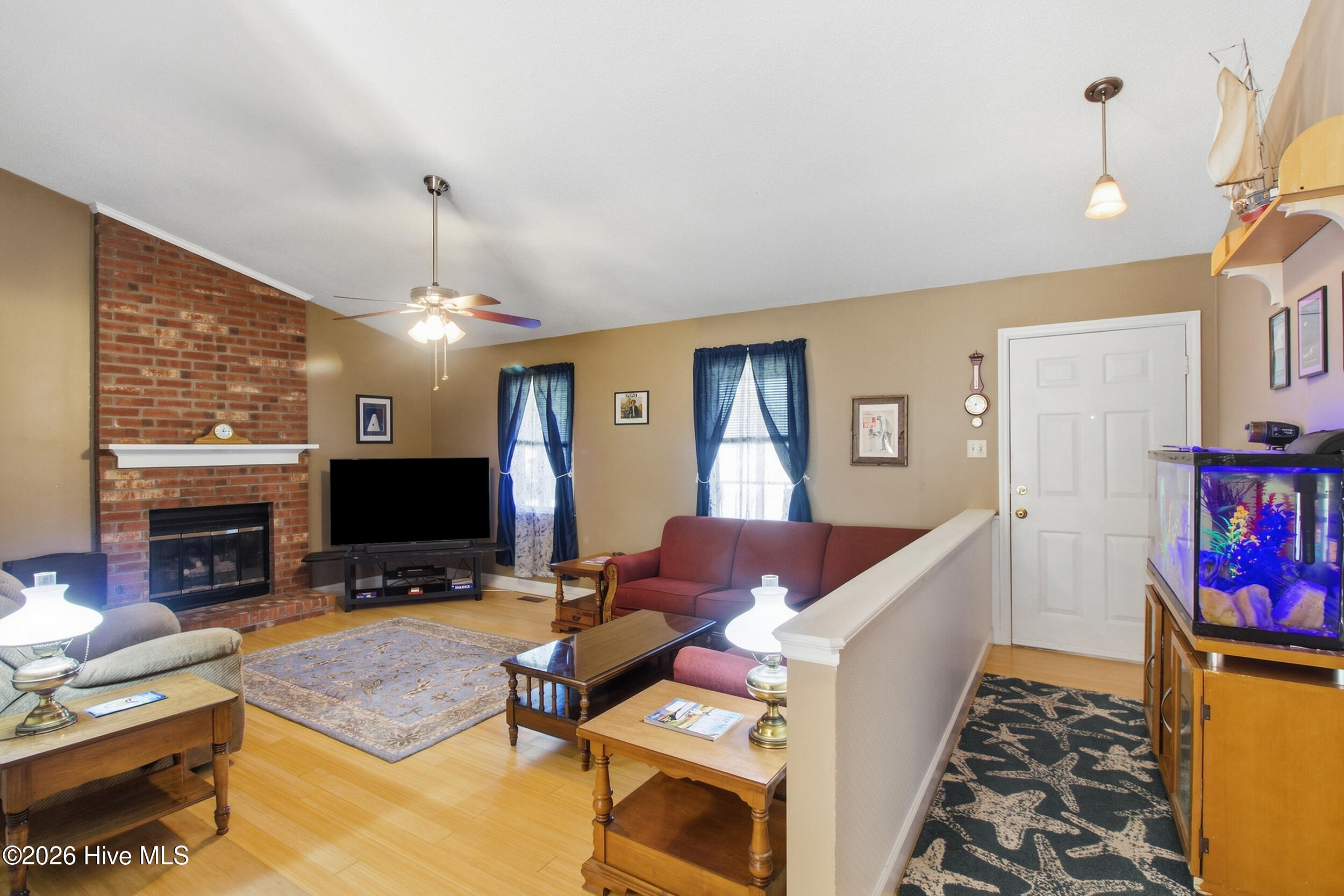 4909 Creekside Drive Property Photo 2