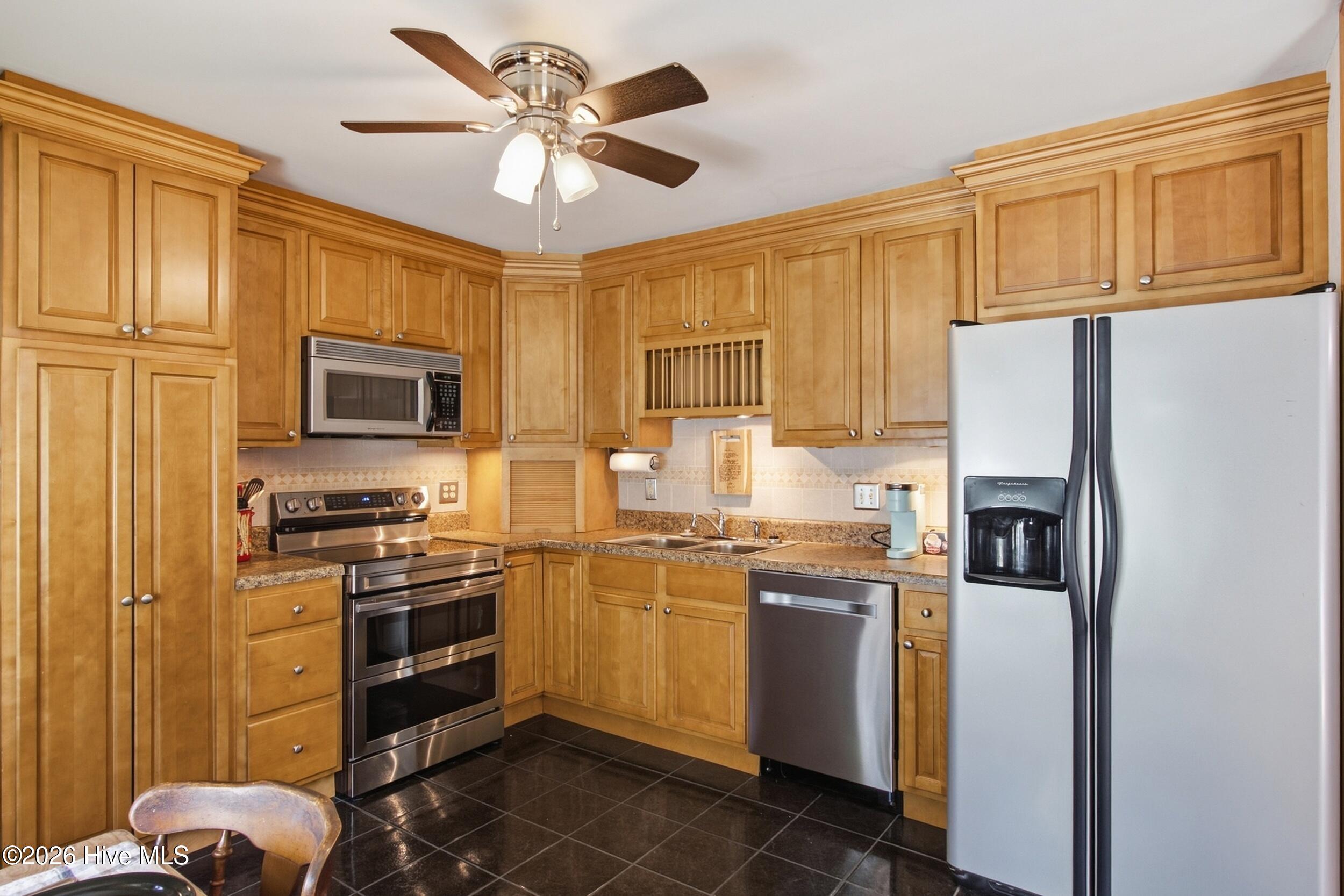 4909 Creekside Drive Property Photo 4