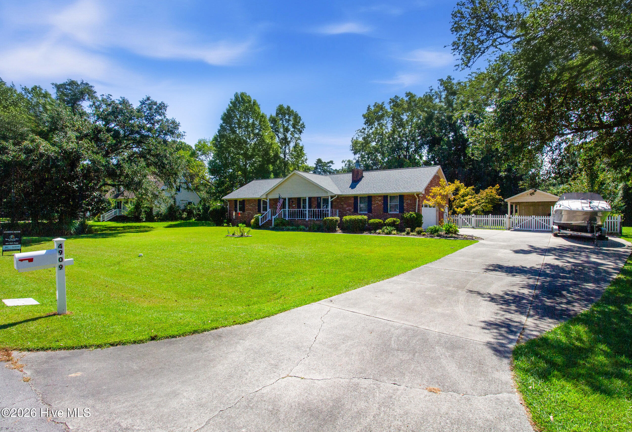 4909 Creekside Drive Property Photo 6