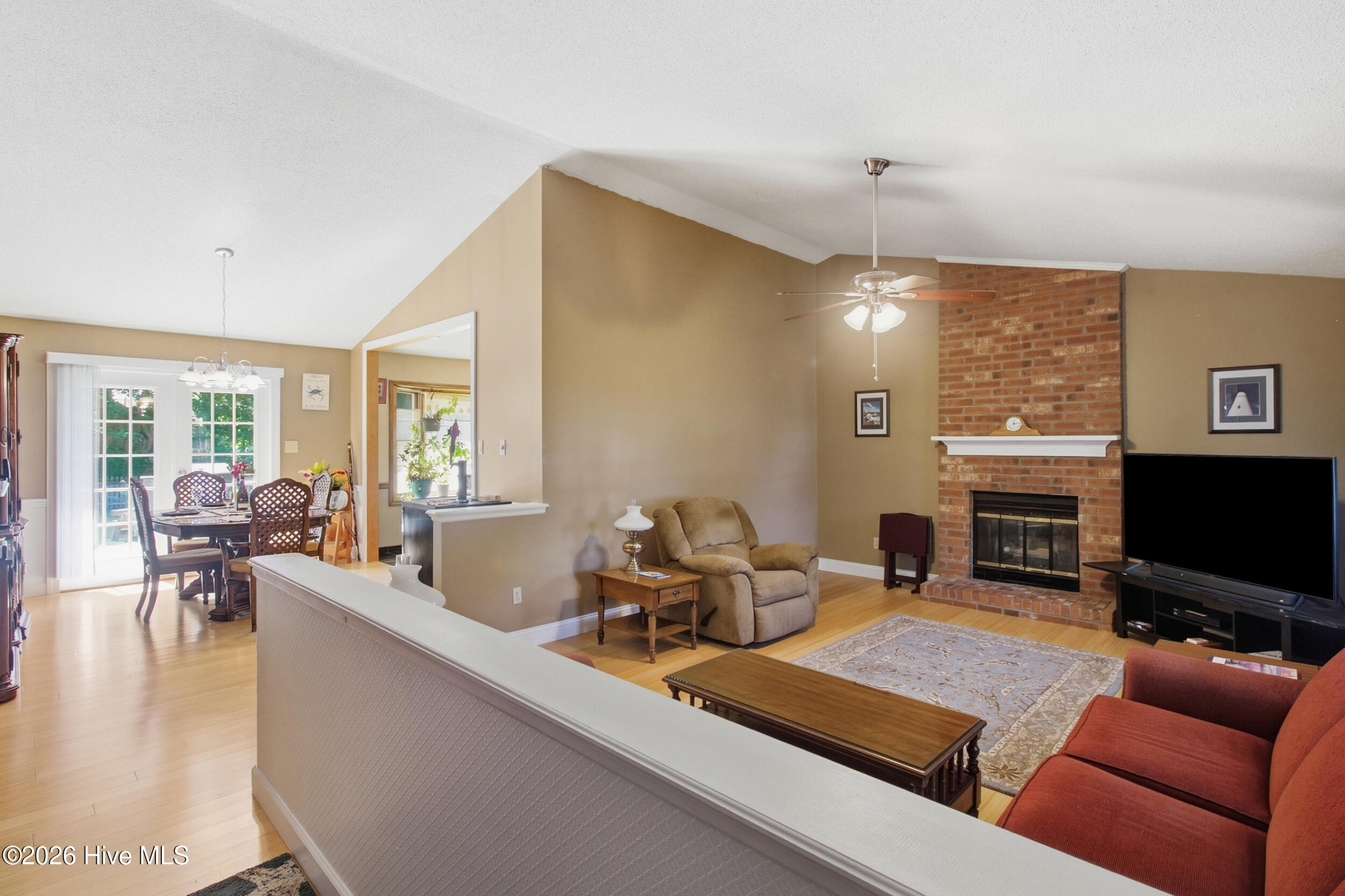 4909 Creekside Drive Property Photo 8