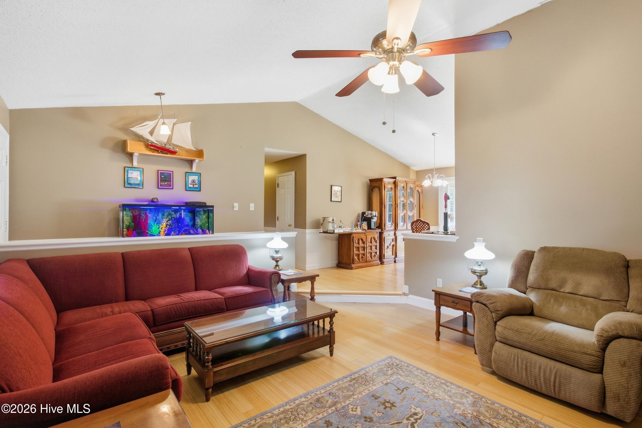 4909 Creekside Drive Property Photo 9