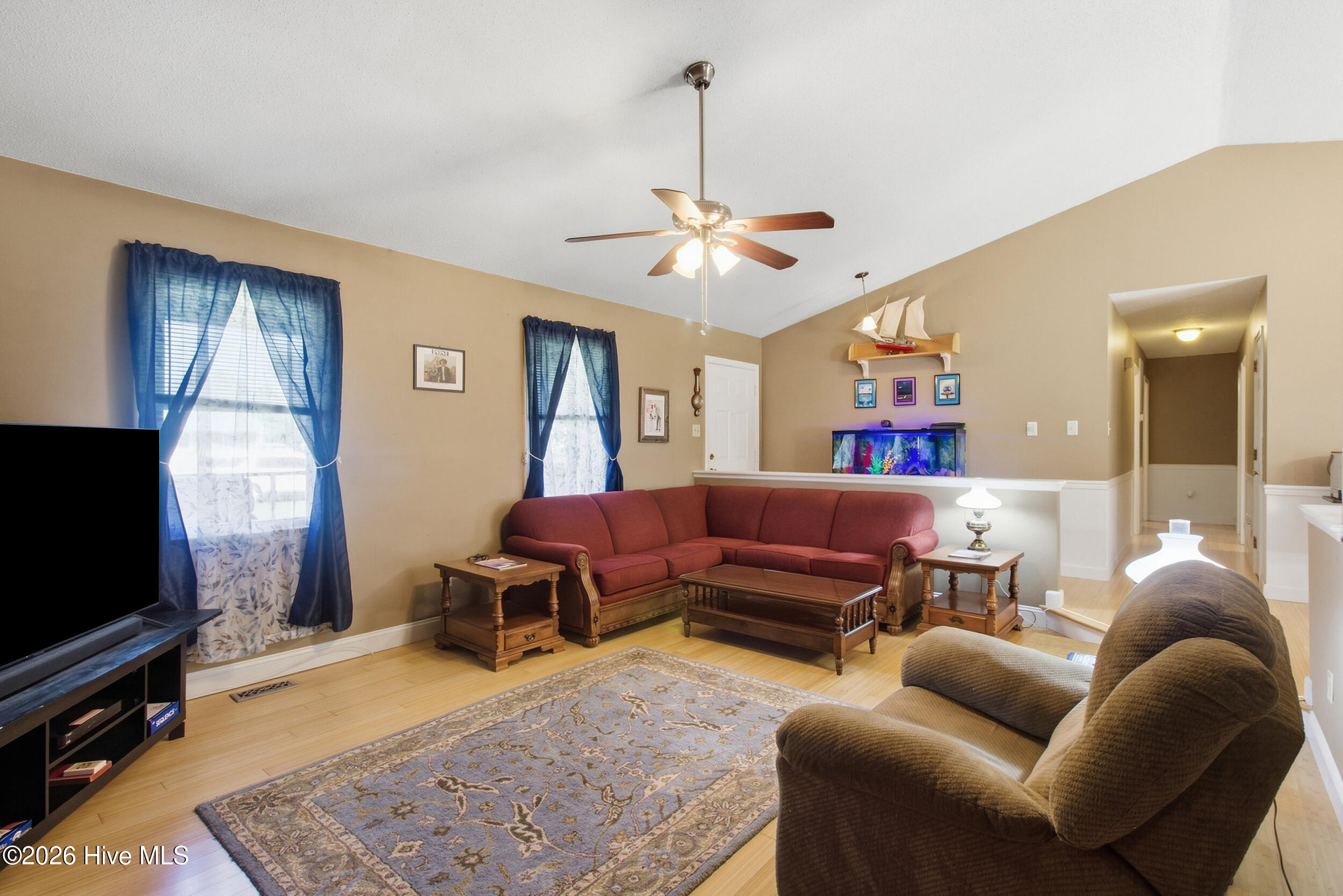 4909 Creekside Drive Property Photo 10