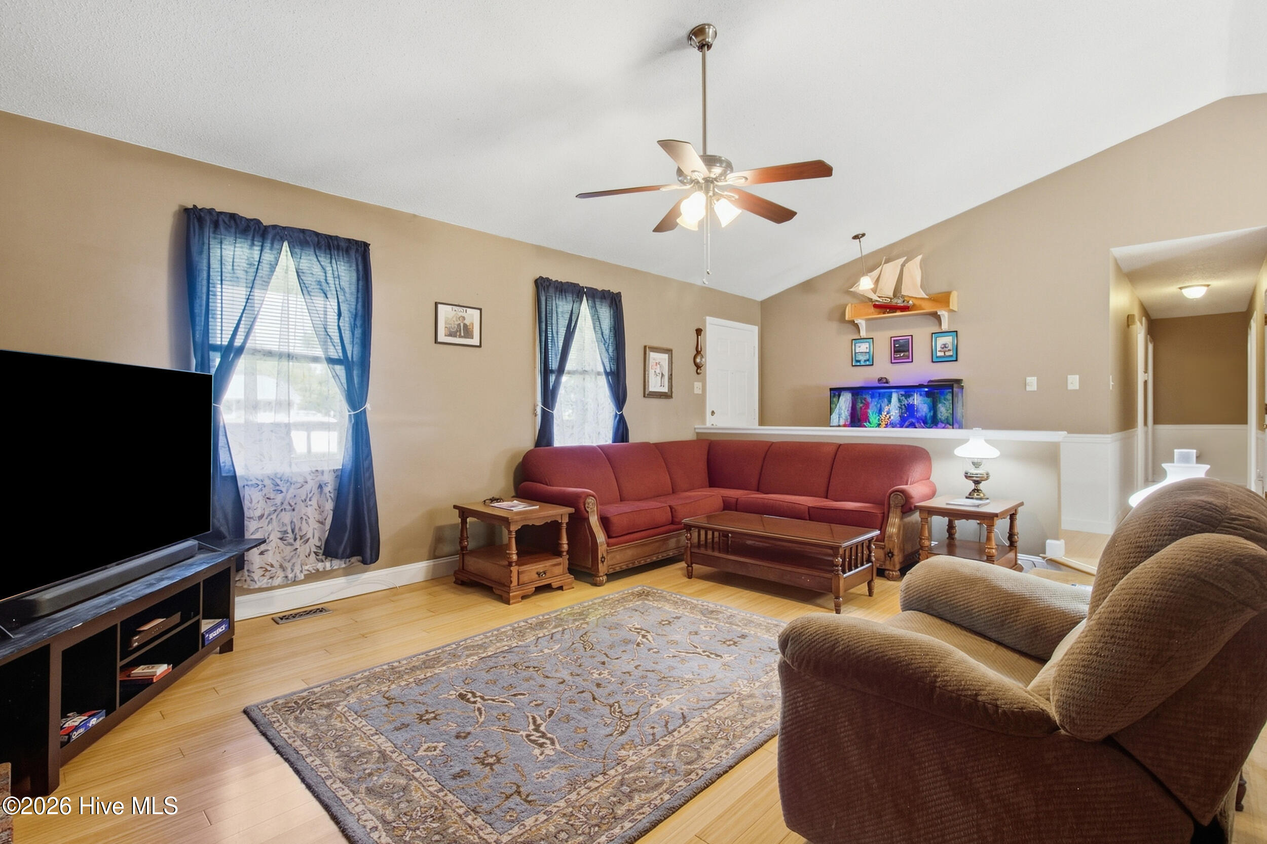 4909 Creekside Drive Property Photo 11