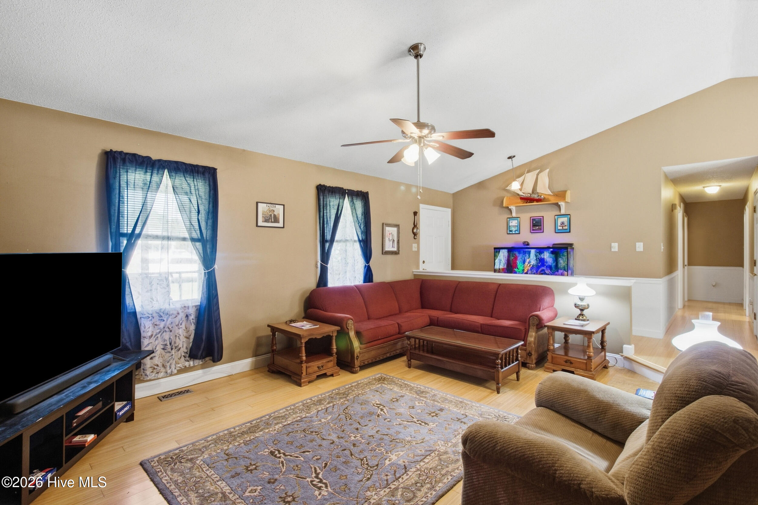 4909 Creekside Drive Property Photo 12