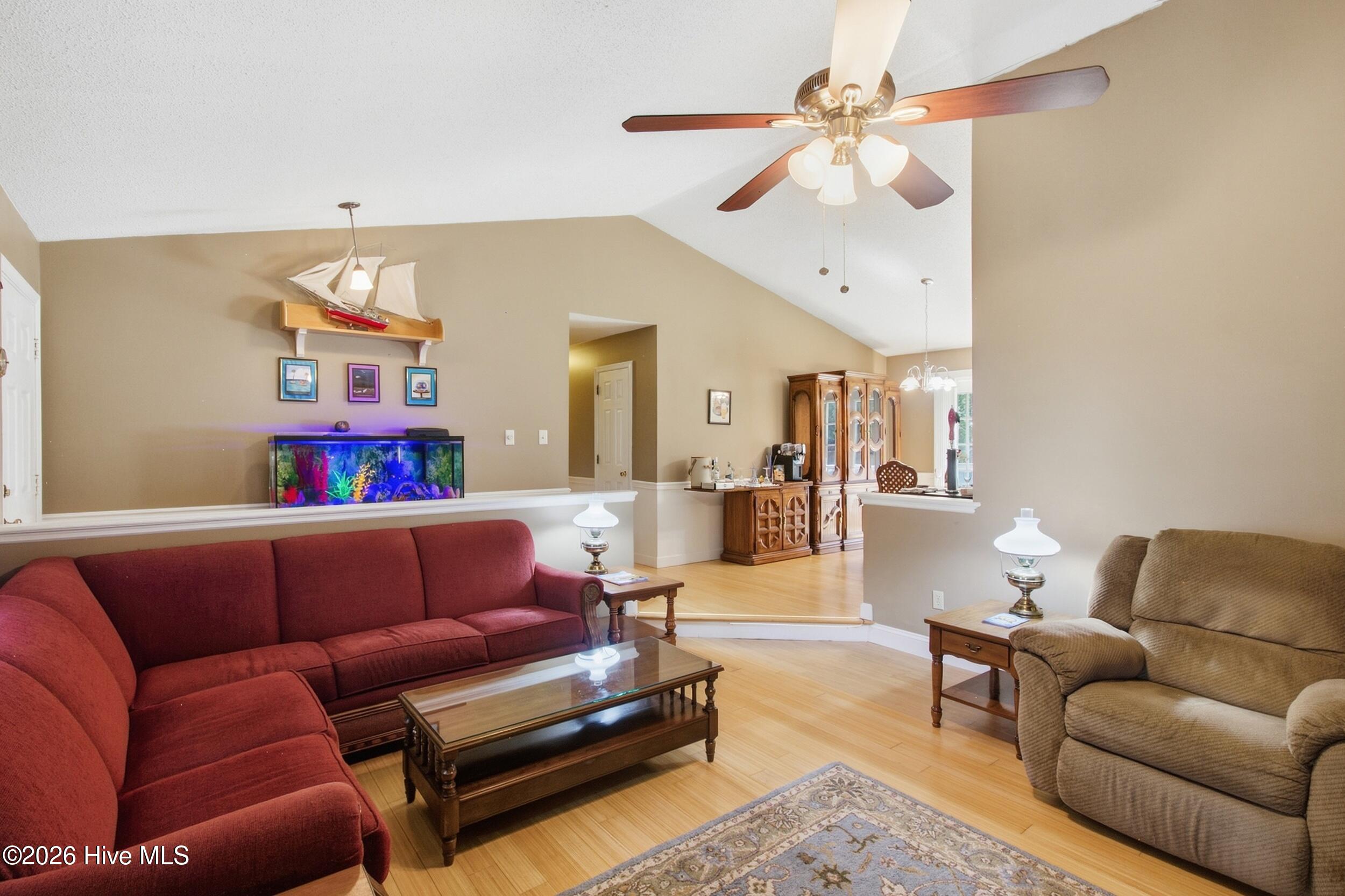 4909 Creekside Drive Property Photo 13