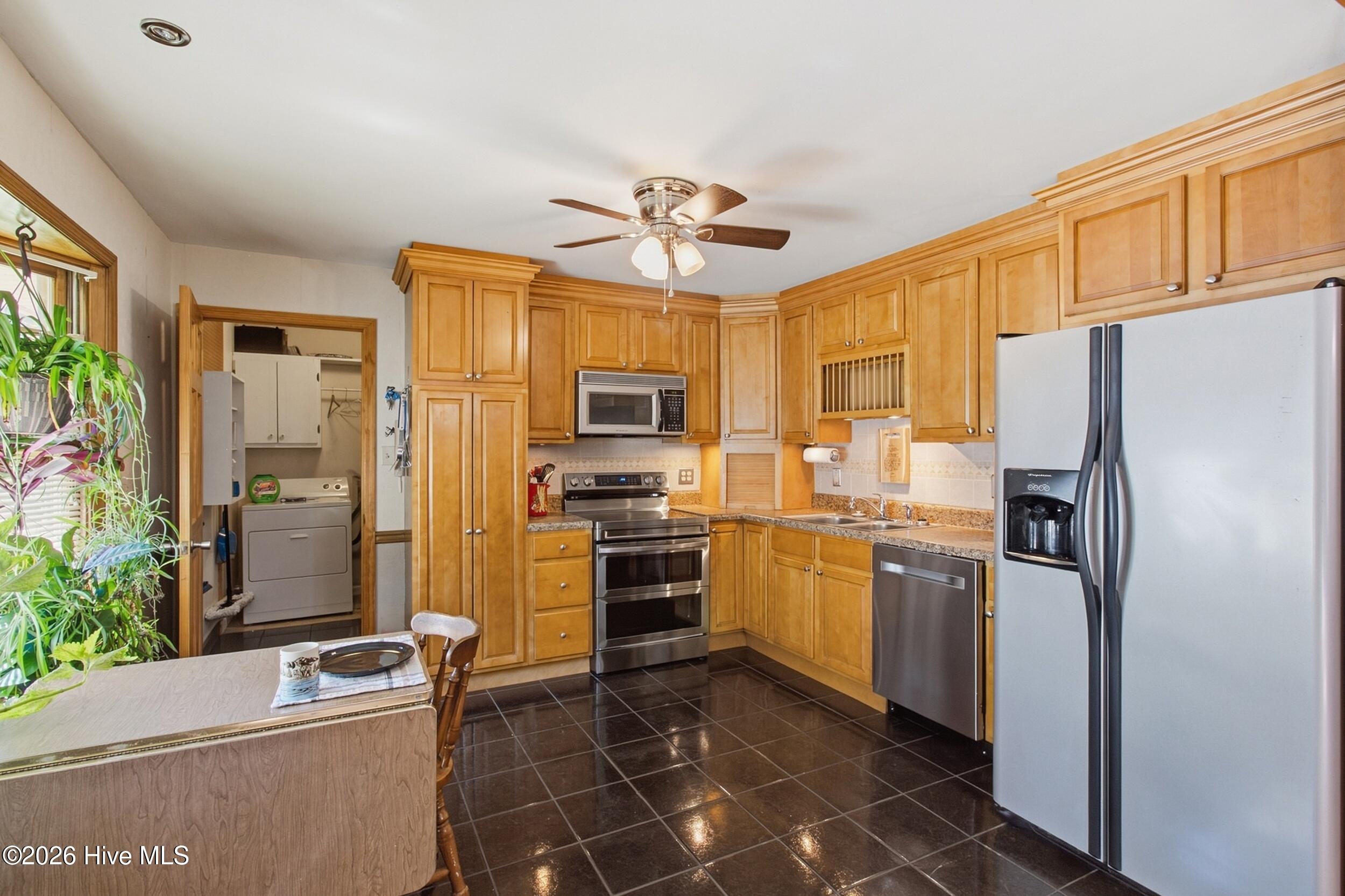 4909 Creekside Drive Property Photo 14