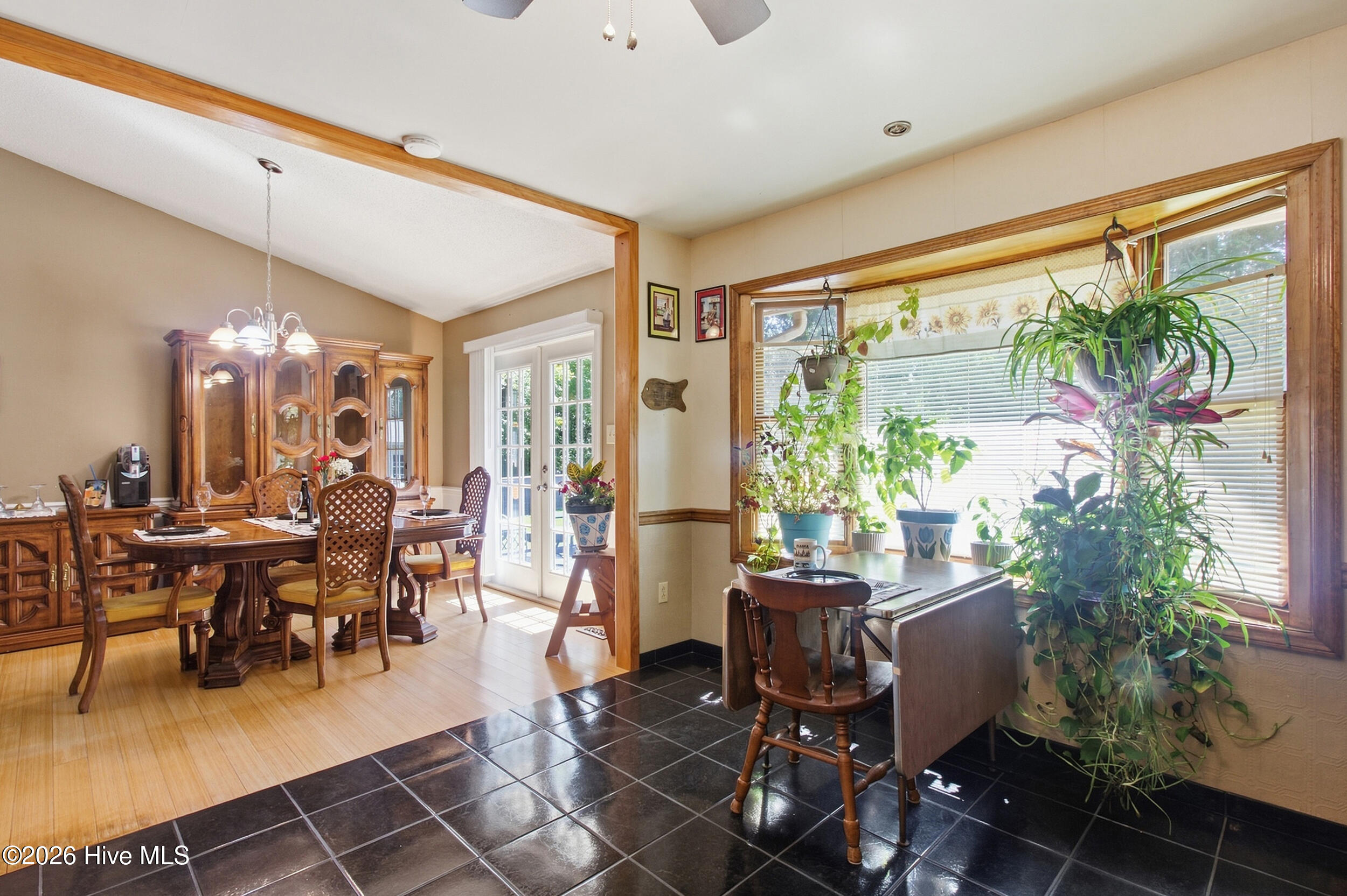 4909 Creekside Drive Property Photo 16