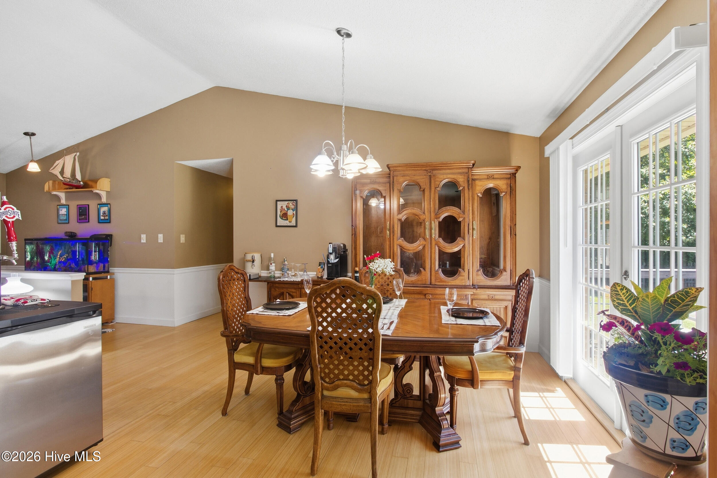 4909 Creekside Drive Property Photo 17