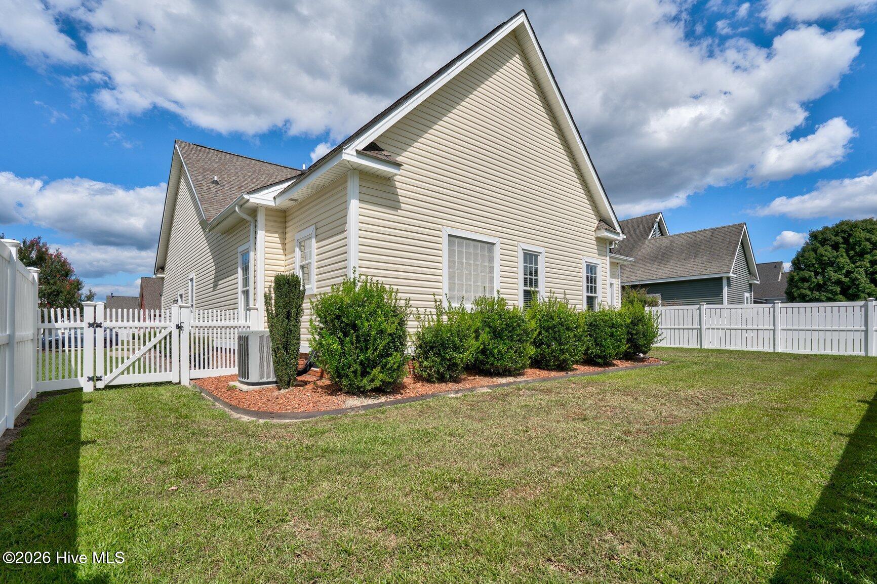 2037 Cottage Way Property Photo 6