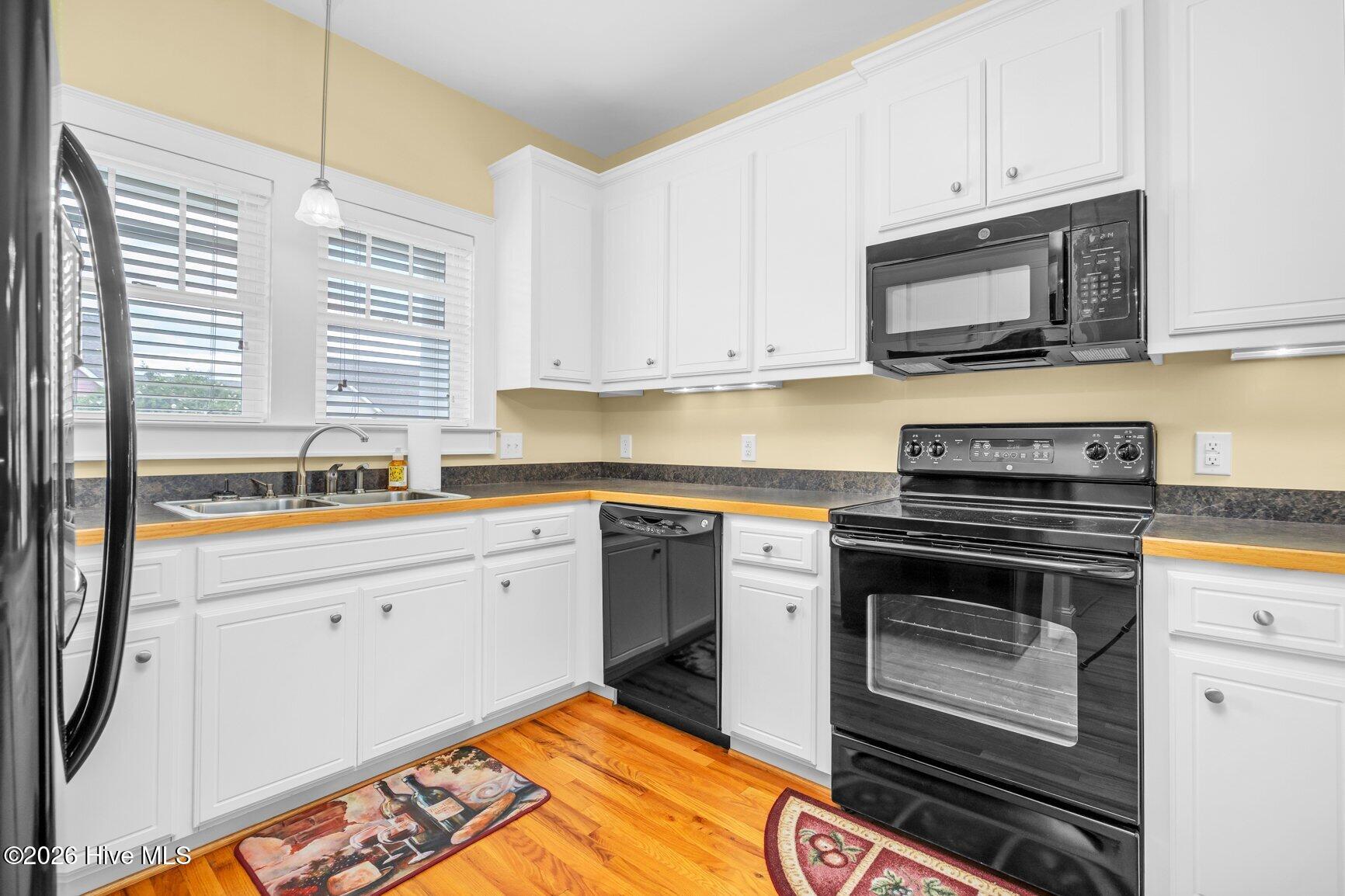 2037 Cottage Way Property Photo 14