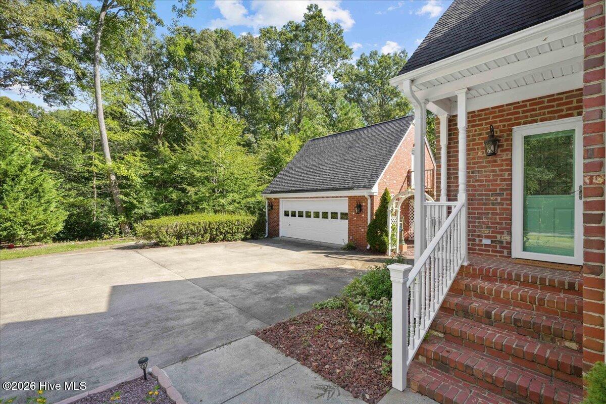 404 Barrington Drive Property Photo 4