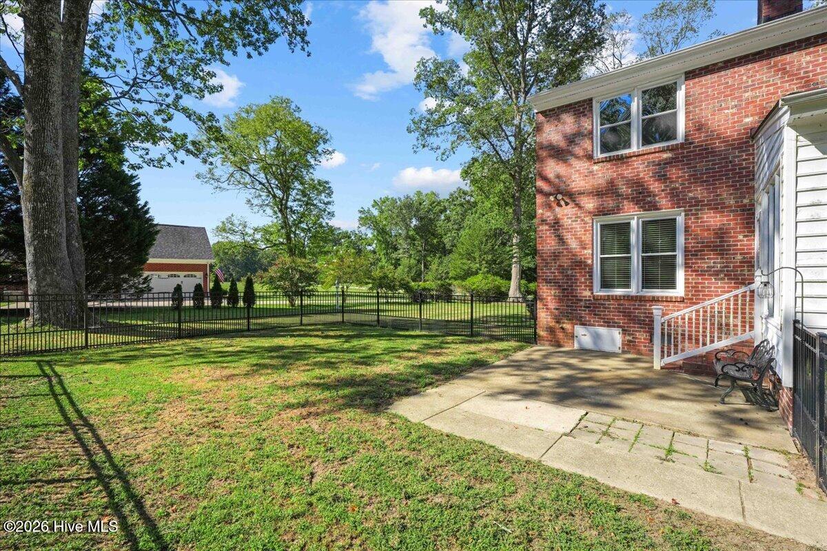 404 Barrington Drive Property Photo 6