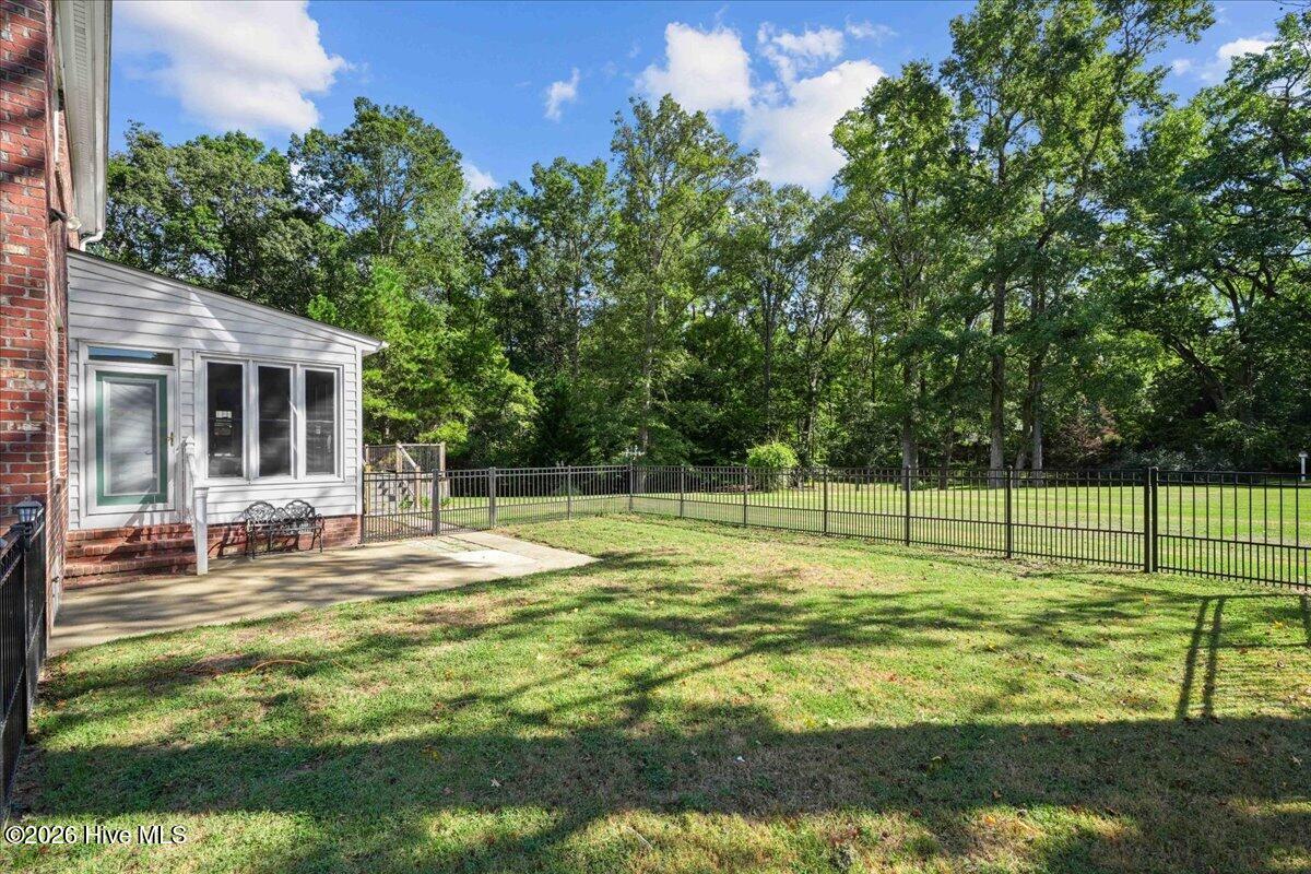 404 Barrington Drive Property Photo 7