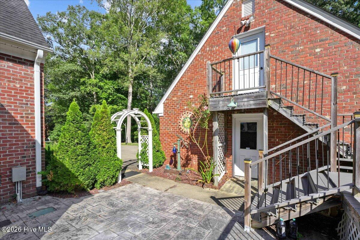 404 Barrington Drive Property Photo 10