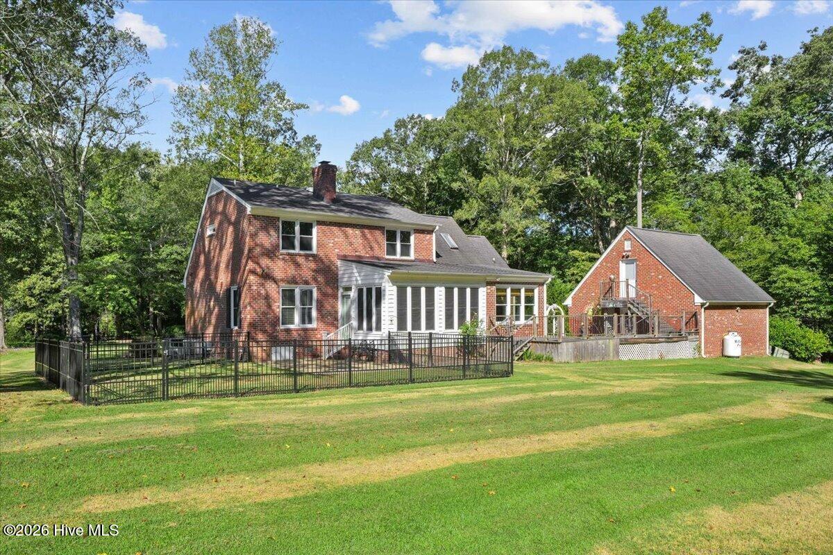 404 Barrington Drive Property Photo 11