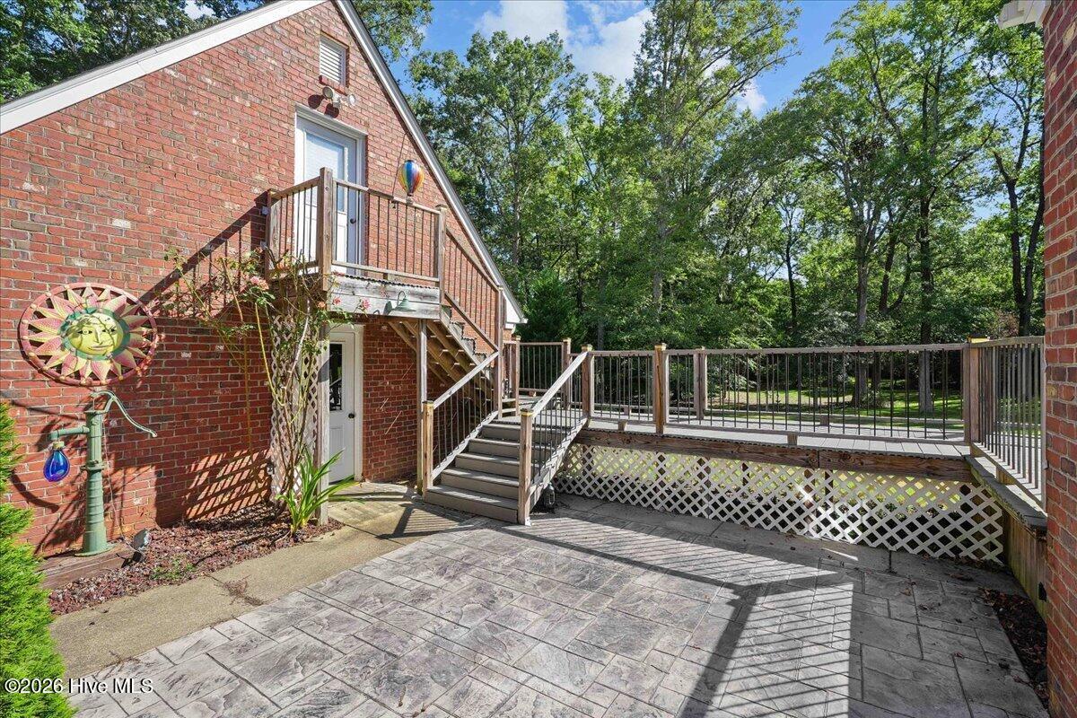 404 Barrington Drive Property Photo 13